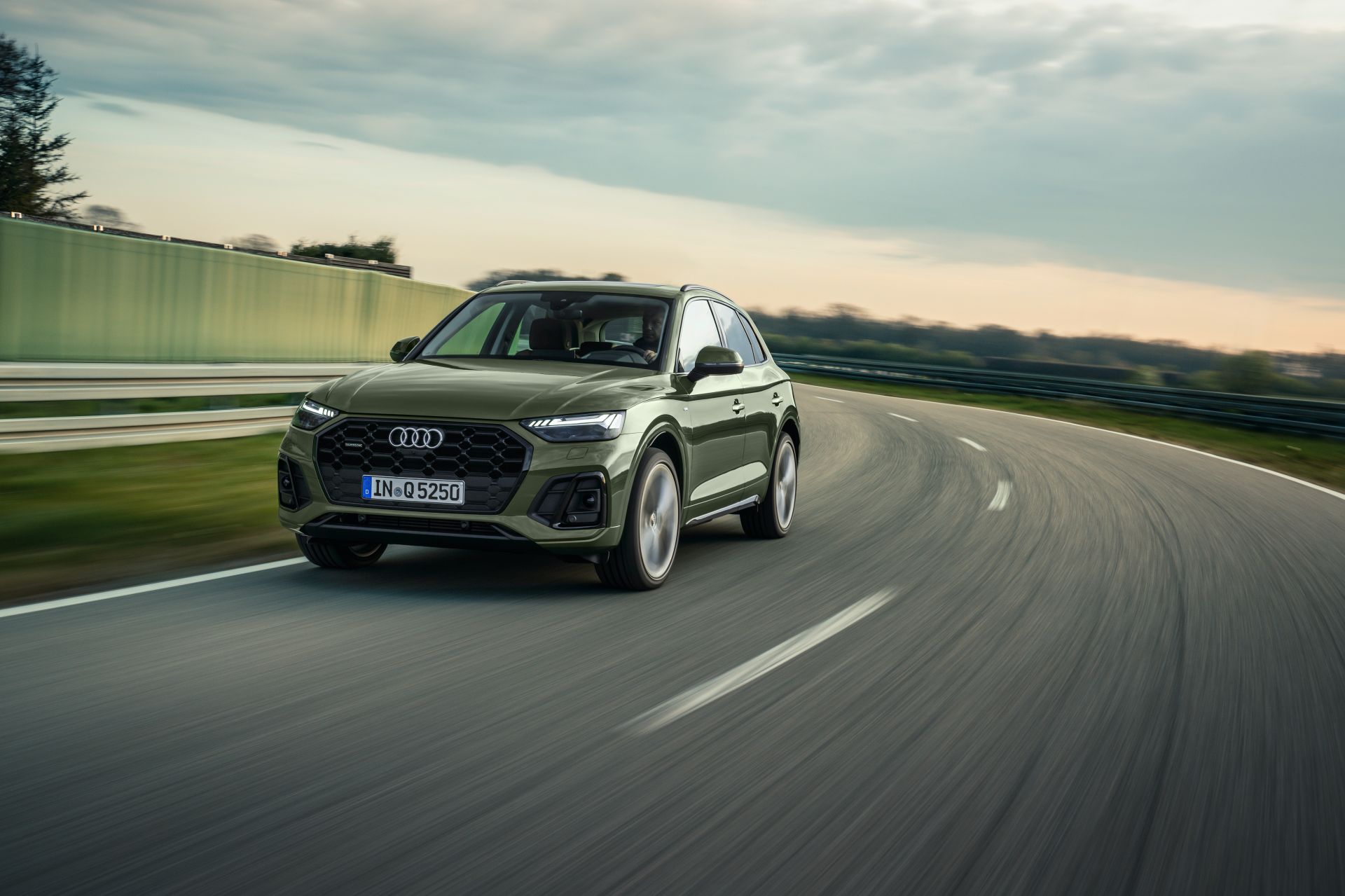 2021 Audi Q5 Facelift Breaks Cover With Sharper Design, Updated Tech