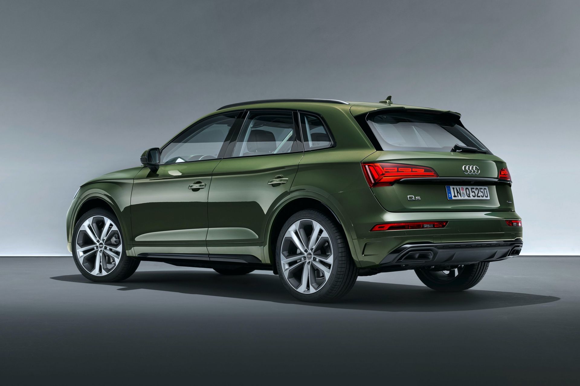 2021 Audi Q5 Facelift Breaks Cover With Sharper Design, Updated Tech