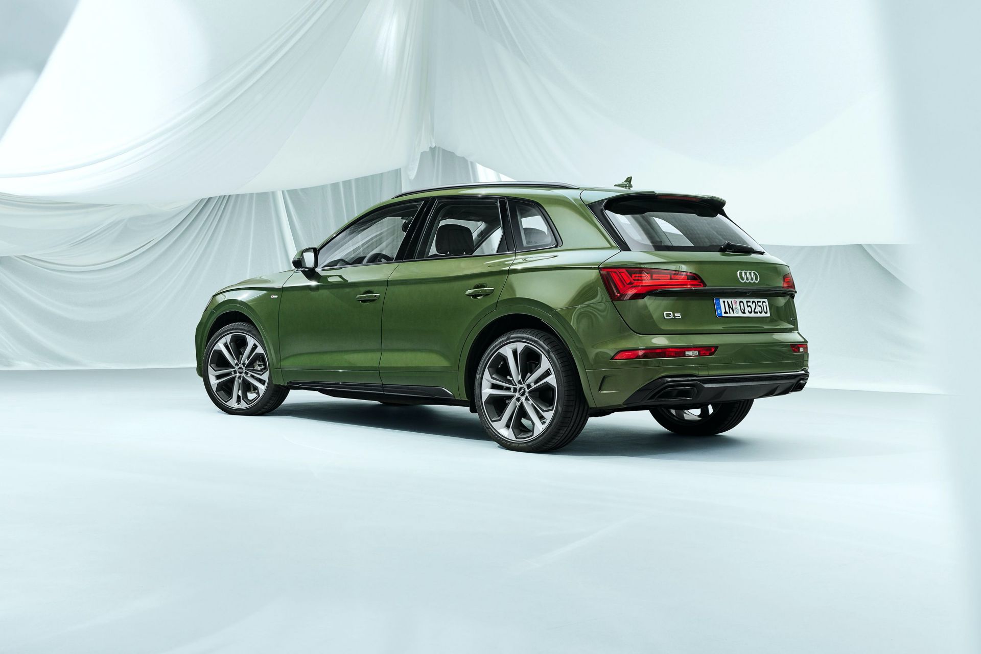 2021 Audi Q5 Facelift Breaks Cover With Sharper Design, Updated Tech