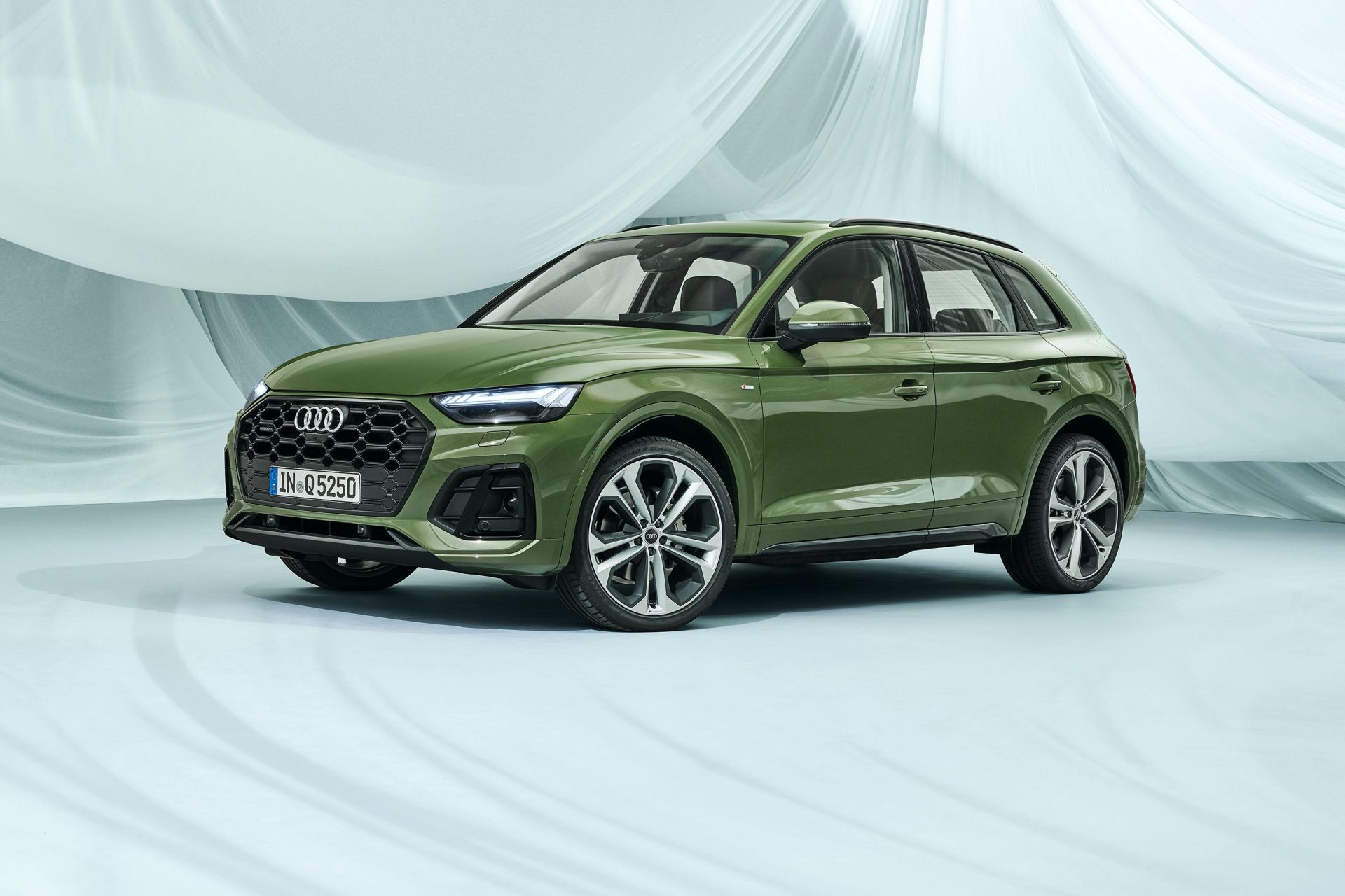 2021 Audi Q5 Facelift Breaks Cover With Sharper Design, Updated Tech