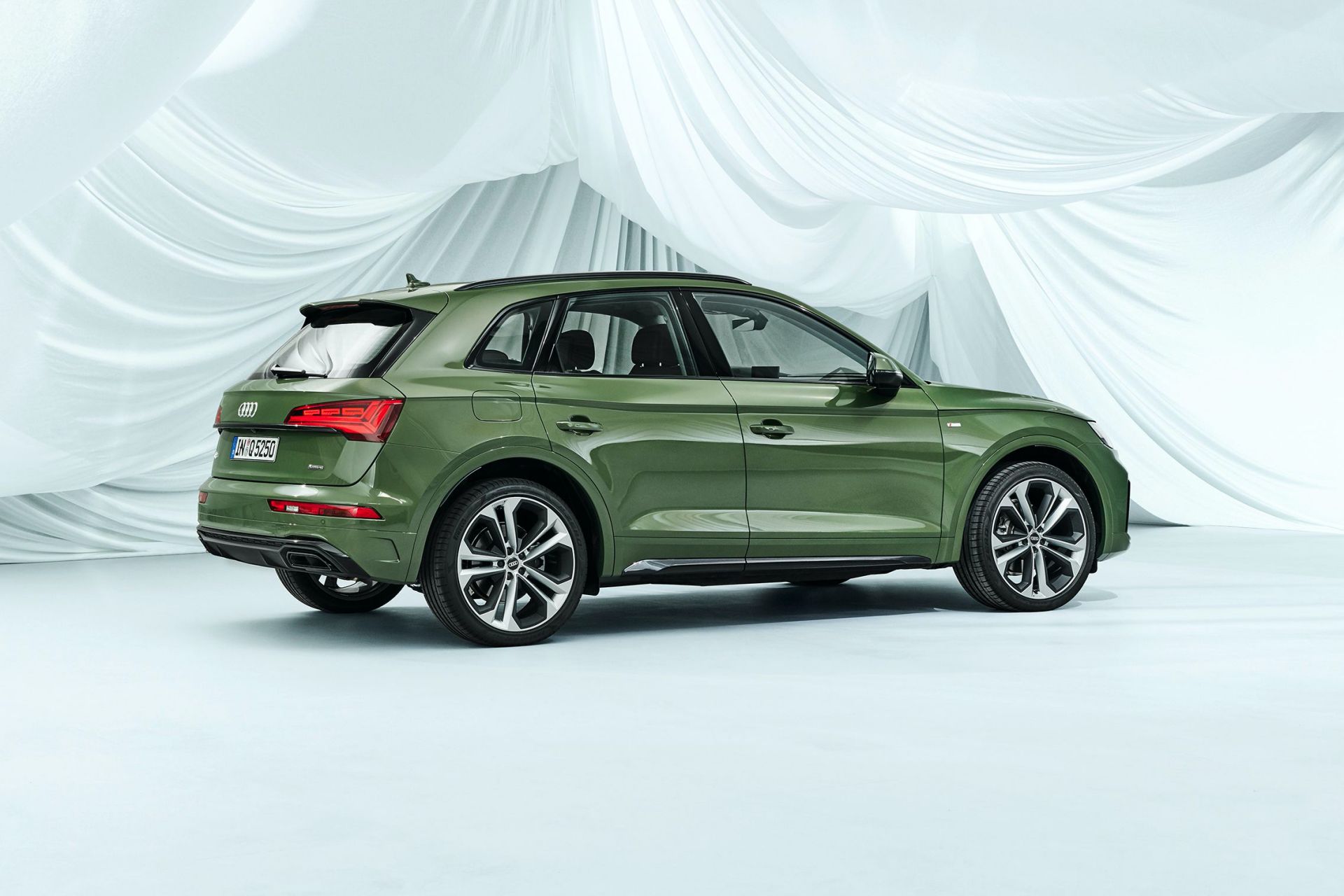 2021 Audi Q5 Facelift Breaks Cover With Sharper Design, Updated Tech