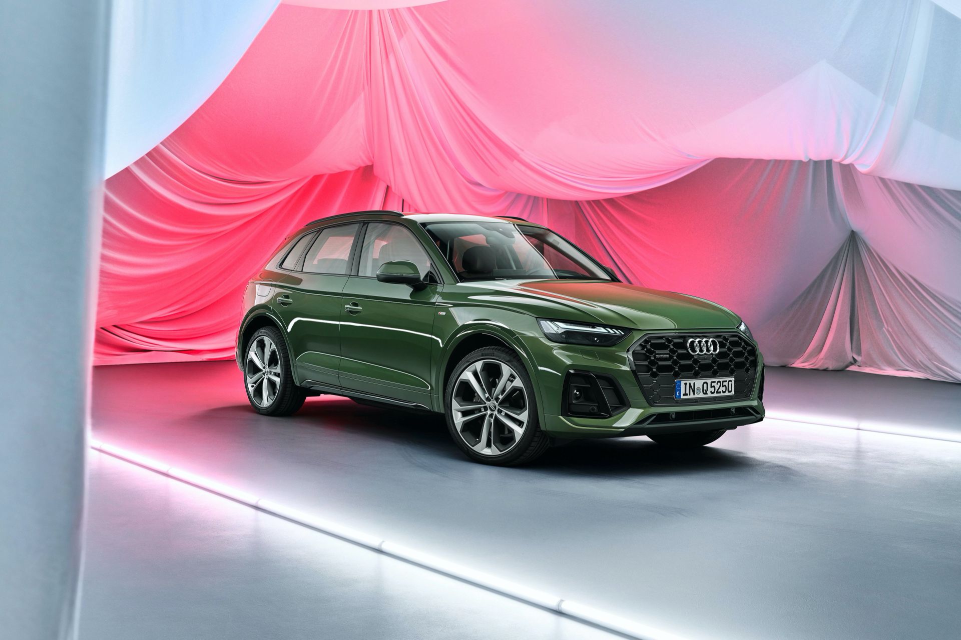2021 Audi Q5 Facelift Breaks Cover With Sharper Design, Updated Tech