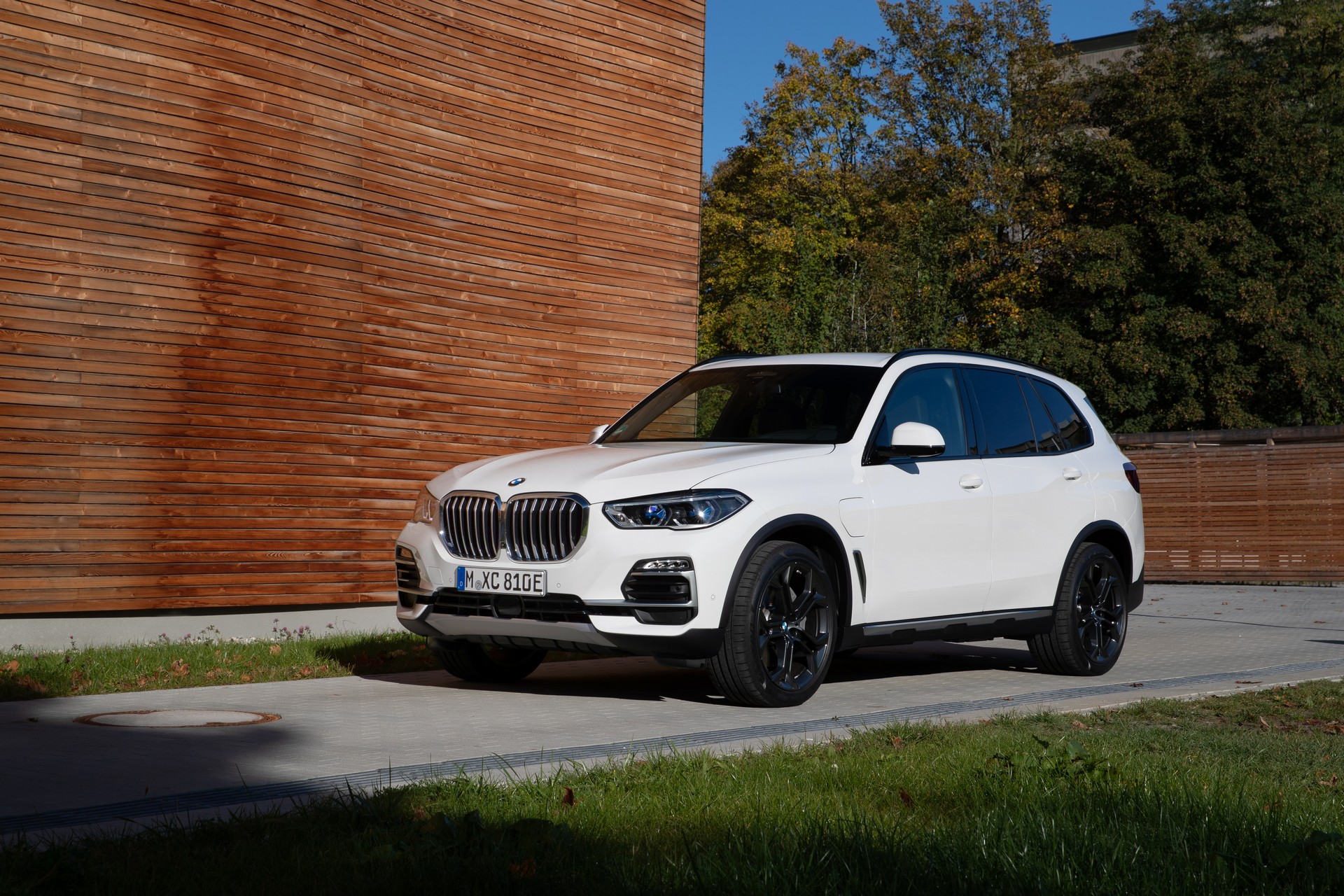 BMW X5 Plug-In Hybrid Comes To America Next Month, Starts A Little Over $65k