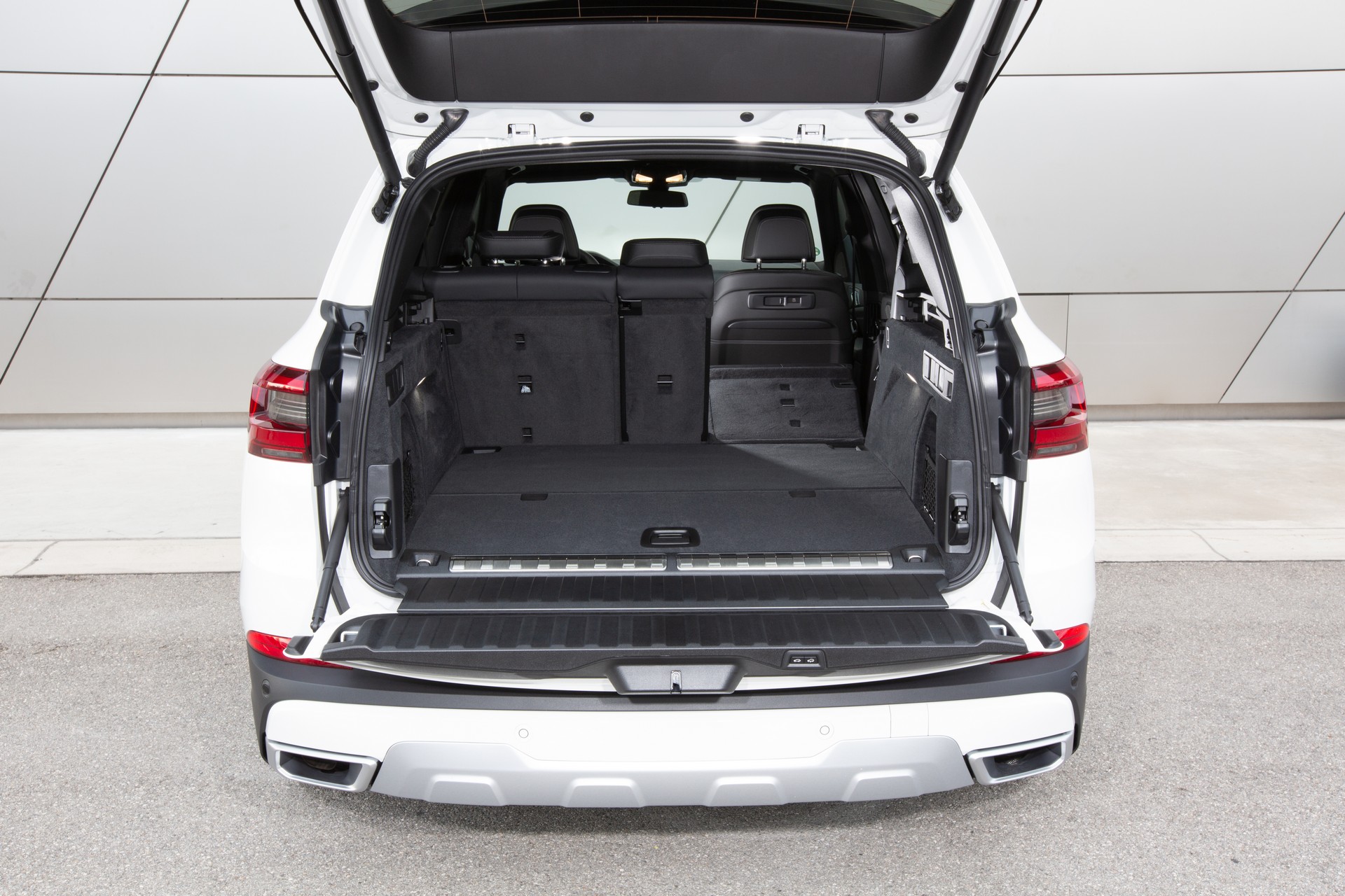 BMW X5 Plug-In Hybrid Comes To America Next Month, Starts A Little Over $65k