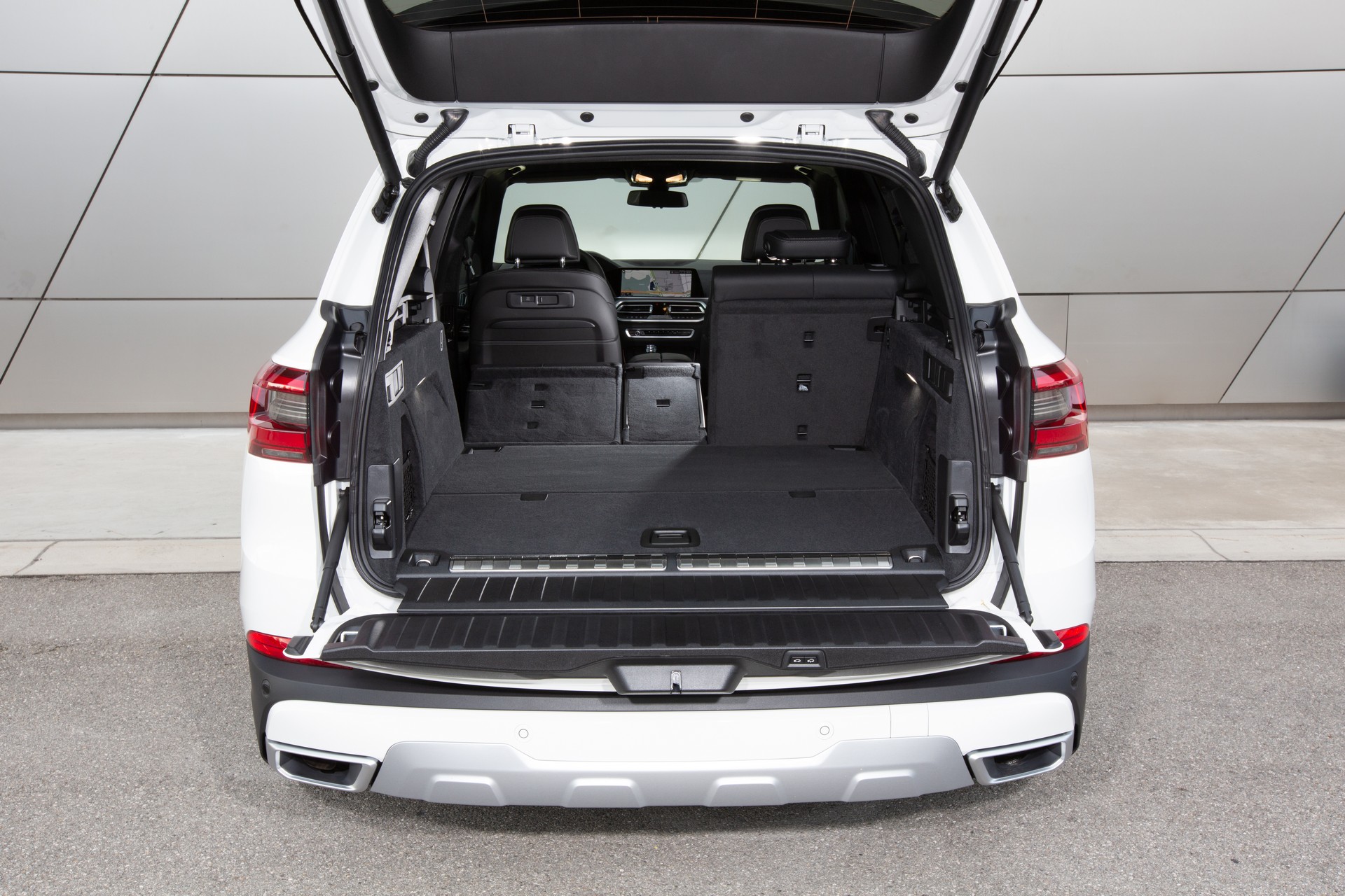 BMW X5 Plug-In Hybrid Comes To America Next Month, Starts A Little Over $65k