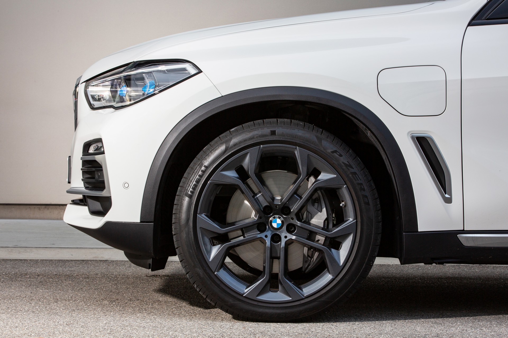 BMW X5 Plug-In Hybrid Comes To America Next Month, Starts A Little Over $65k