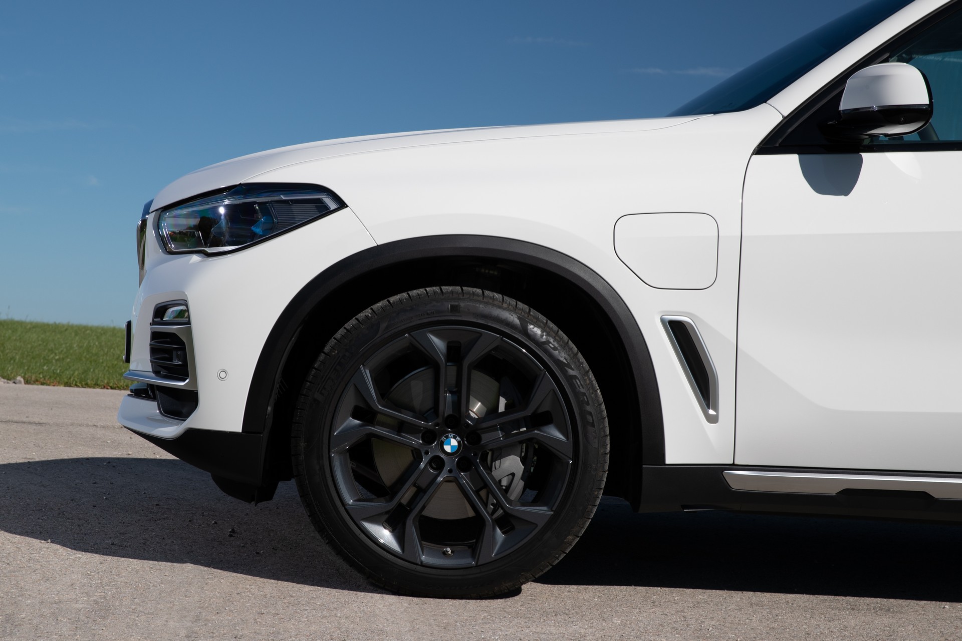 BMW X5 Plug-In Hybrid Comes To America Next Month, Starts A Little Over $65k