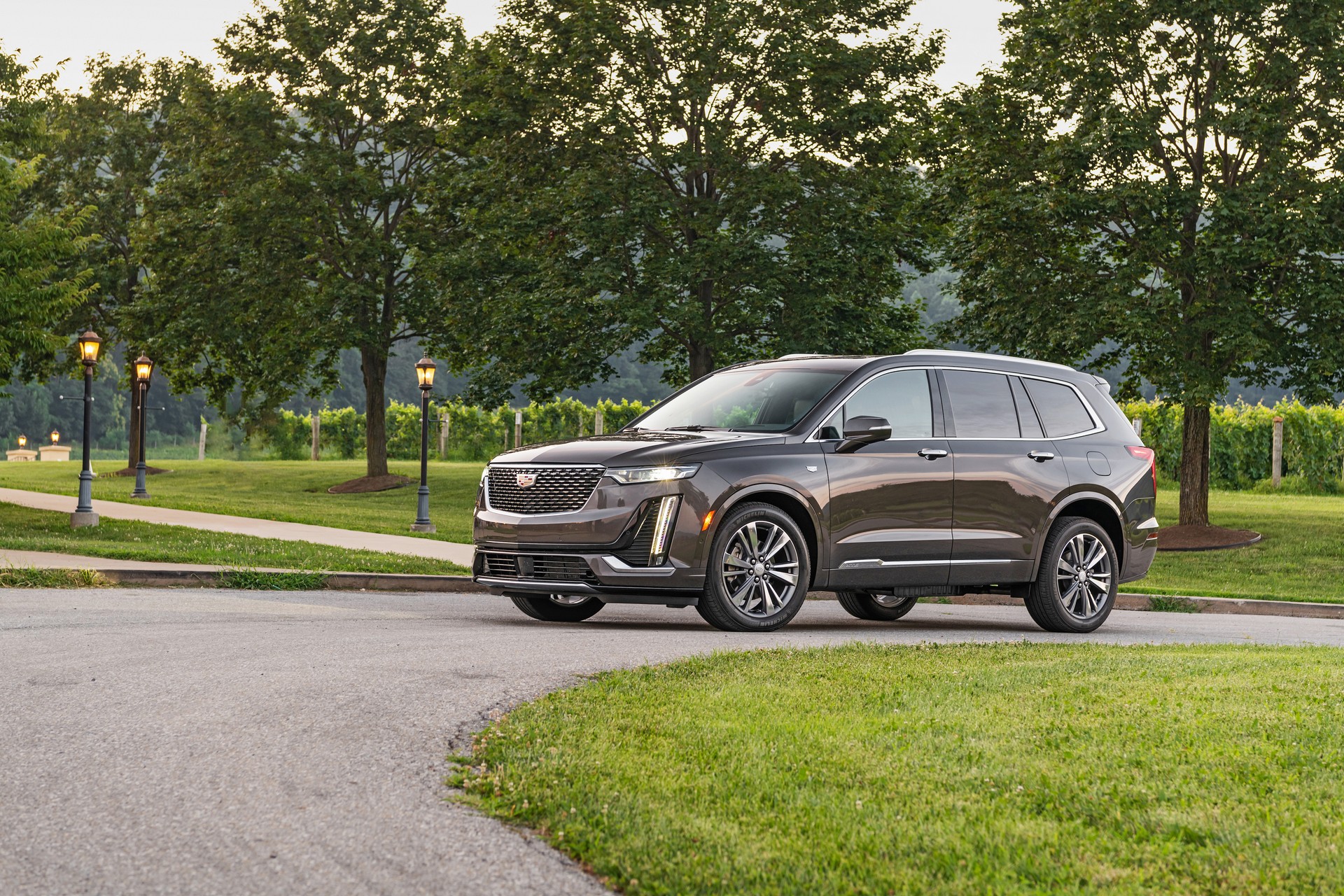 2021 cadillac xt6 gains new entrylevel trim and four