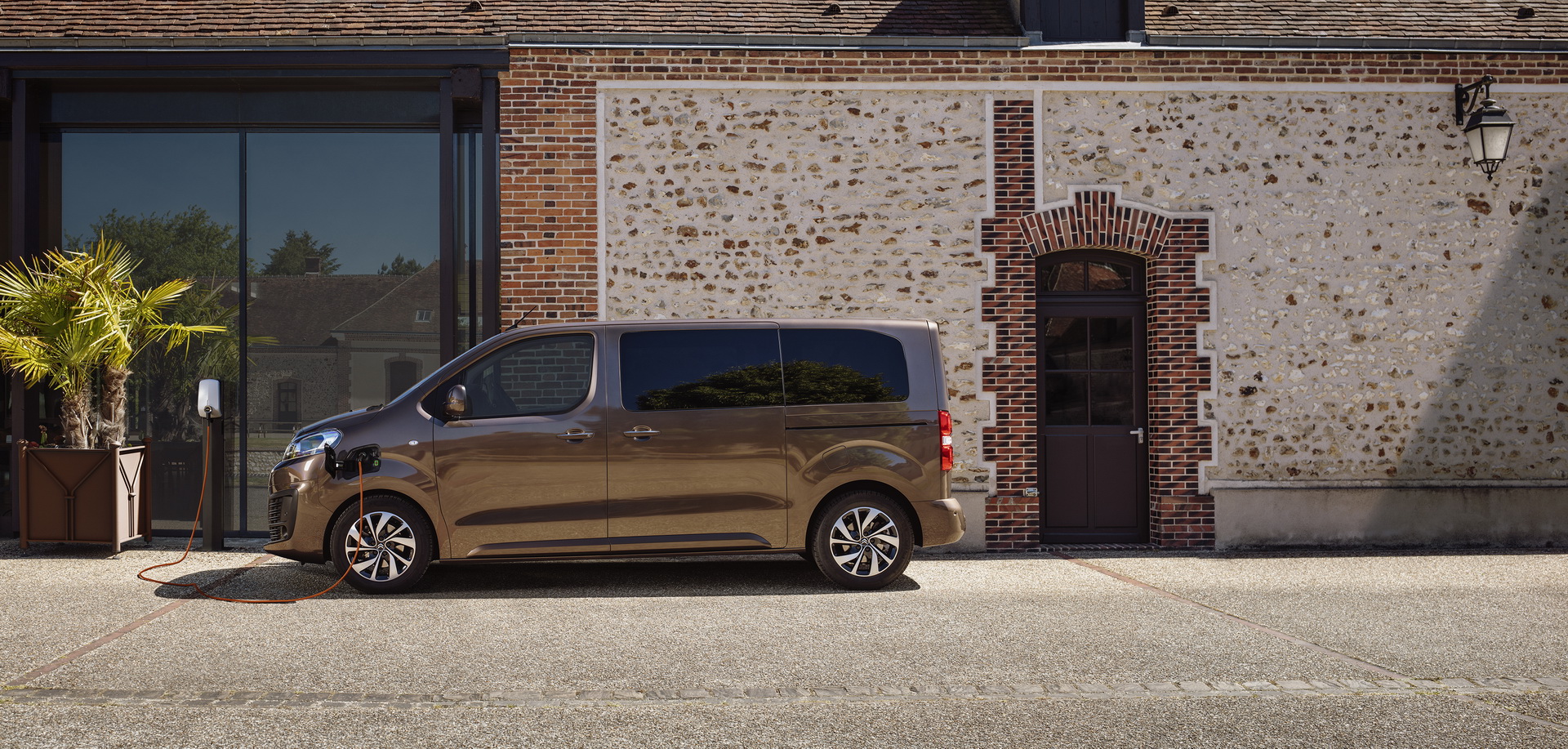 2021 Citroen E-Spacetourer: New Electric MPV Offers Up To 205 Miles Of Range, Seating For Nine