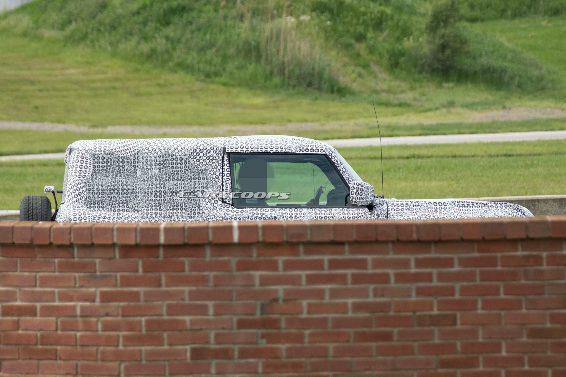 2021 Ford Bronco 2-Door Drops Heavy Roof Camouflage For The First Time