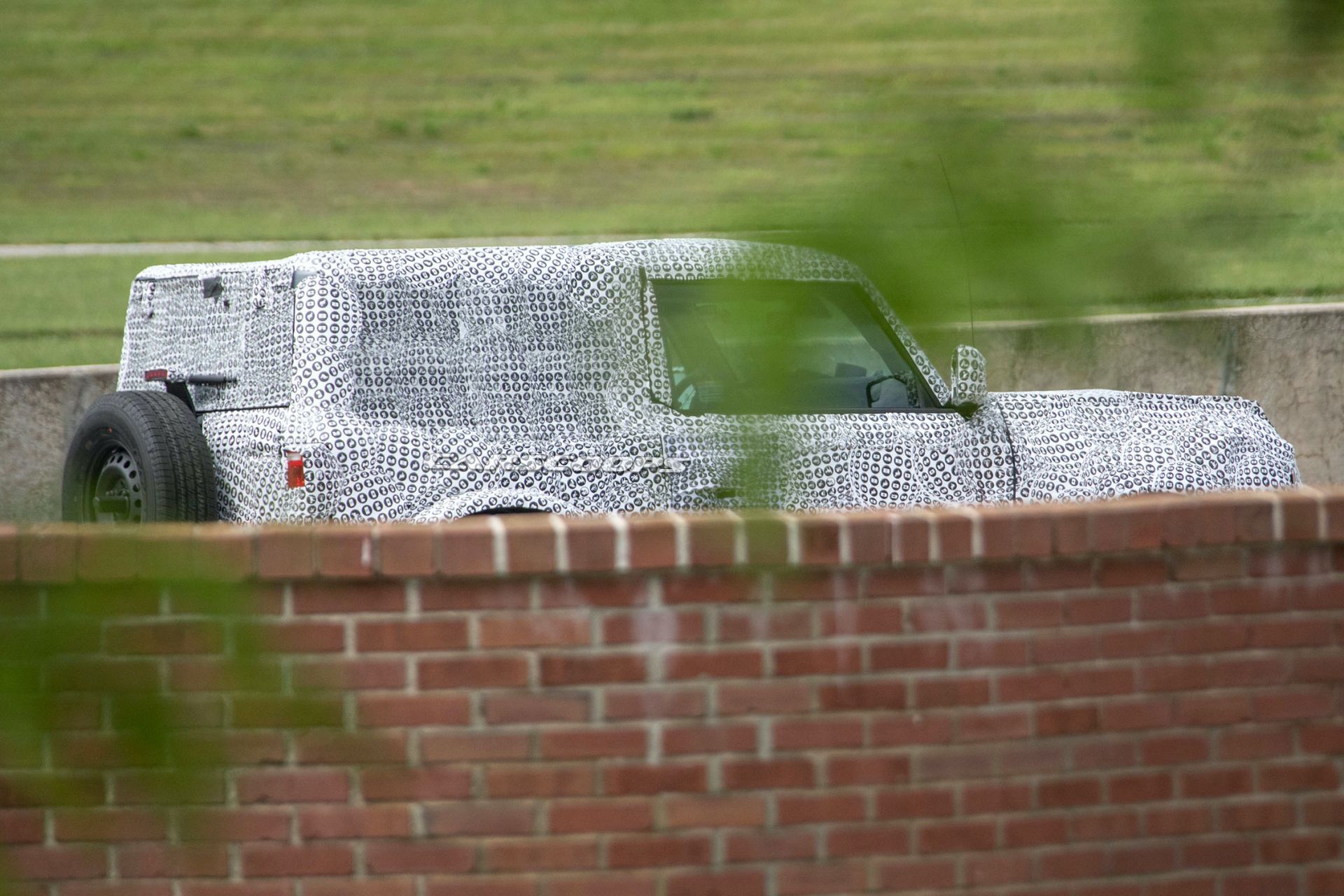 2021 Ford Bronco 2-Door Drops Heavy Roof Camouflage For The First Time