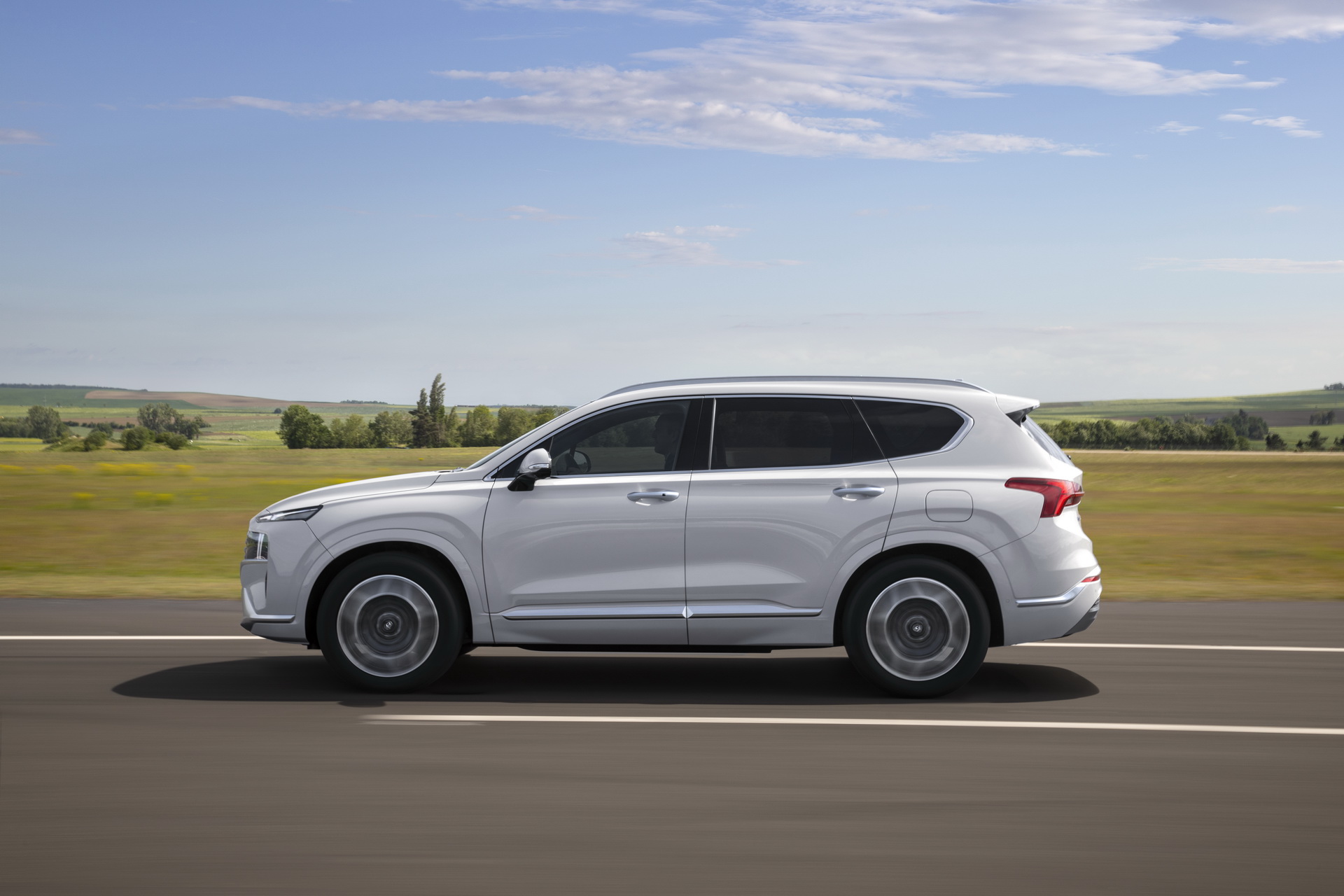 Hyundai Details The Santa Fe’s New Hybrid And Plug-In Hybrid Powertrains