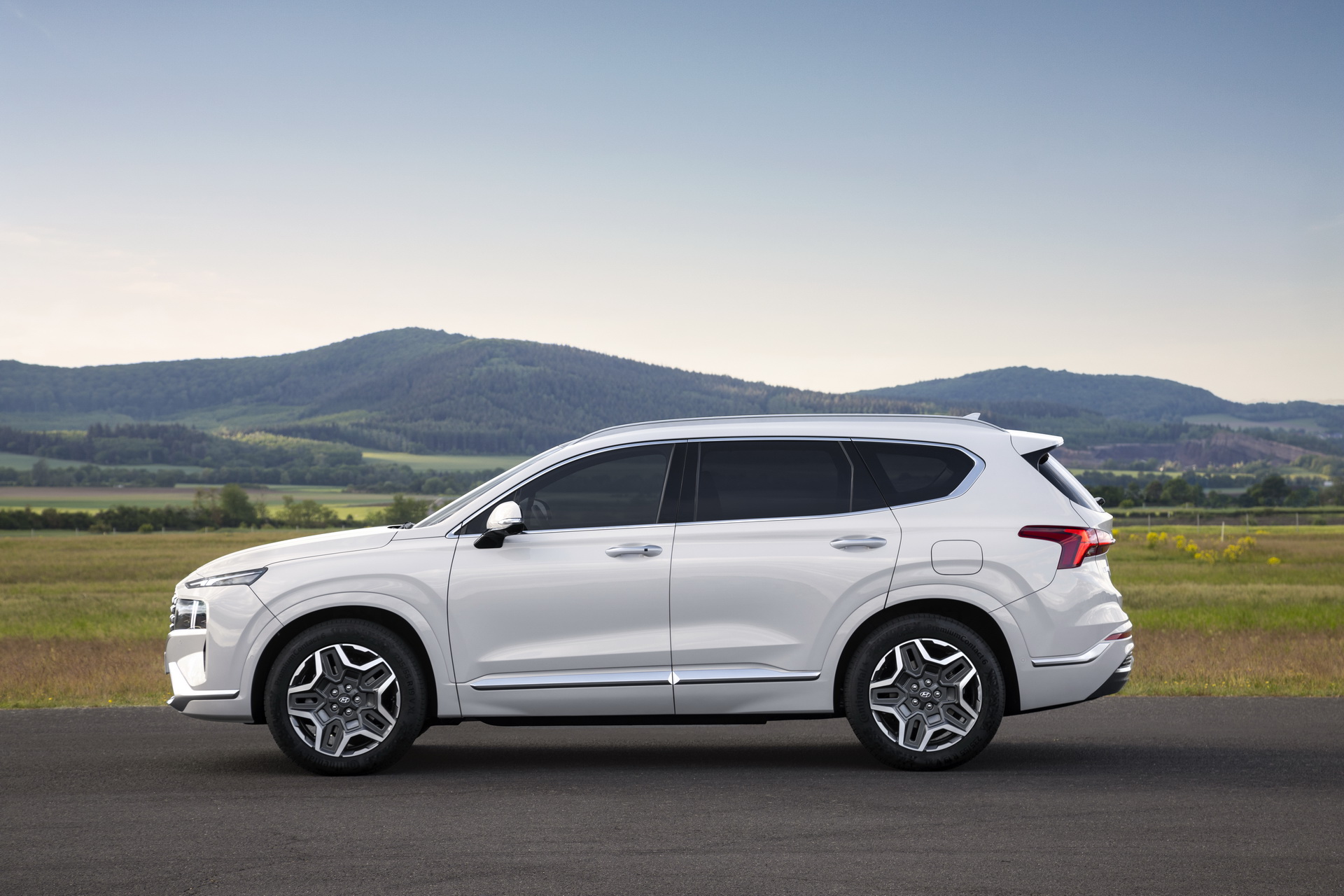 Hyundai Details The Santa Fe’s New Hybrid And Plug-In Hybrid Powertrains