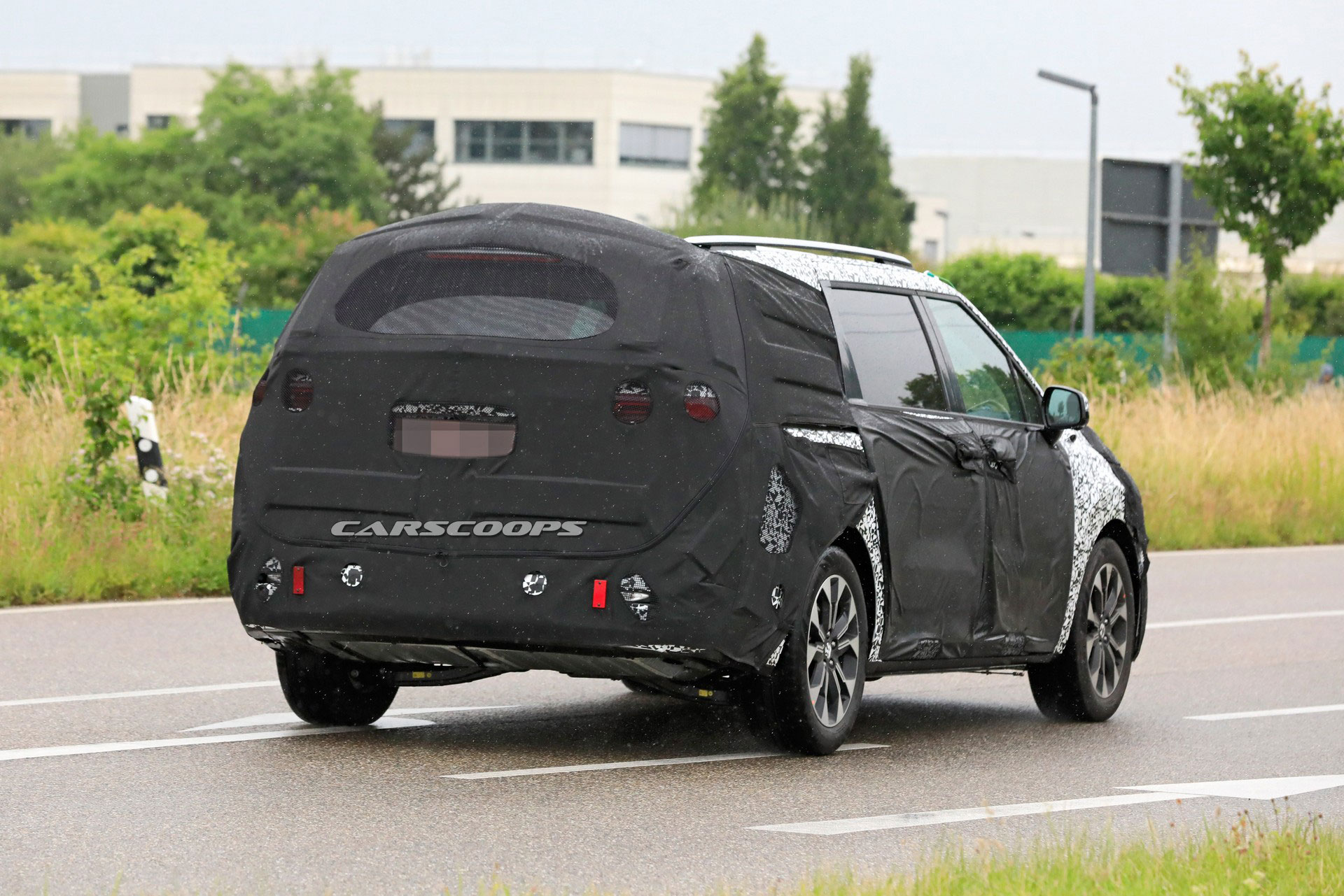 2021 Kia Sedona Minivan Spied, Could Offer Hybrid Powertrains
