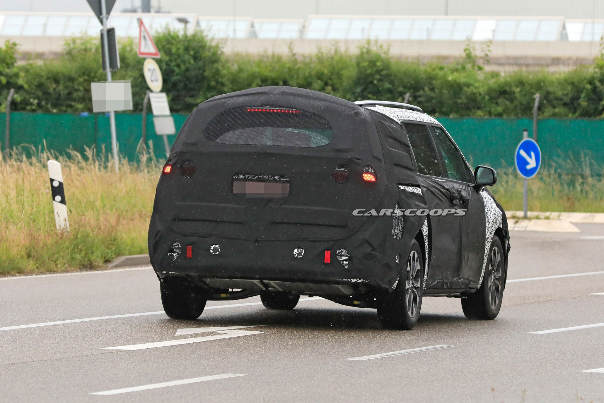 2021 Kia Sedona Minivan Spied, Could Offer Hybrid Powertrains