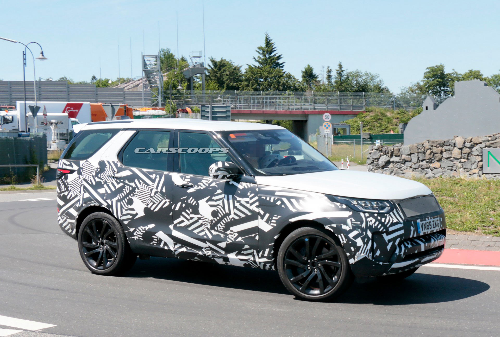 2021 Land Rover Discovery Spied, Could Adopt A Mild-Hybrid Powertrain