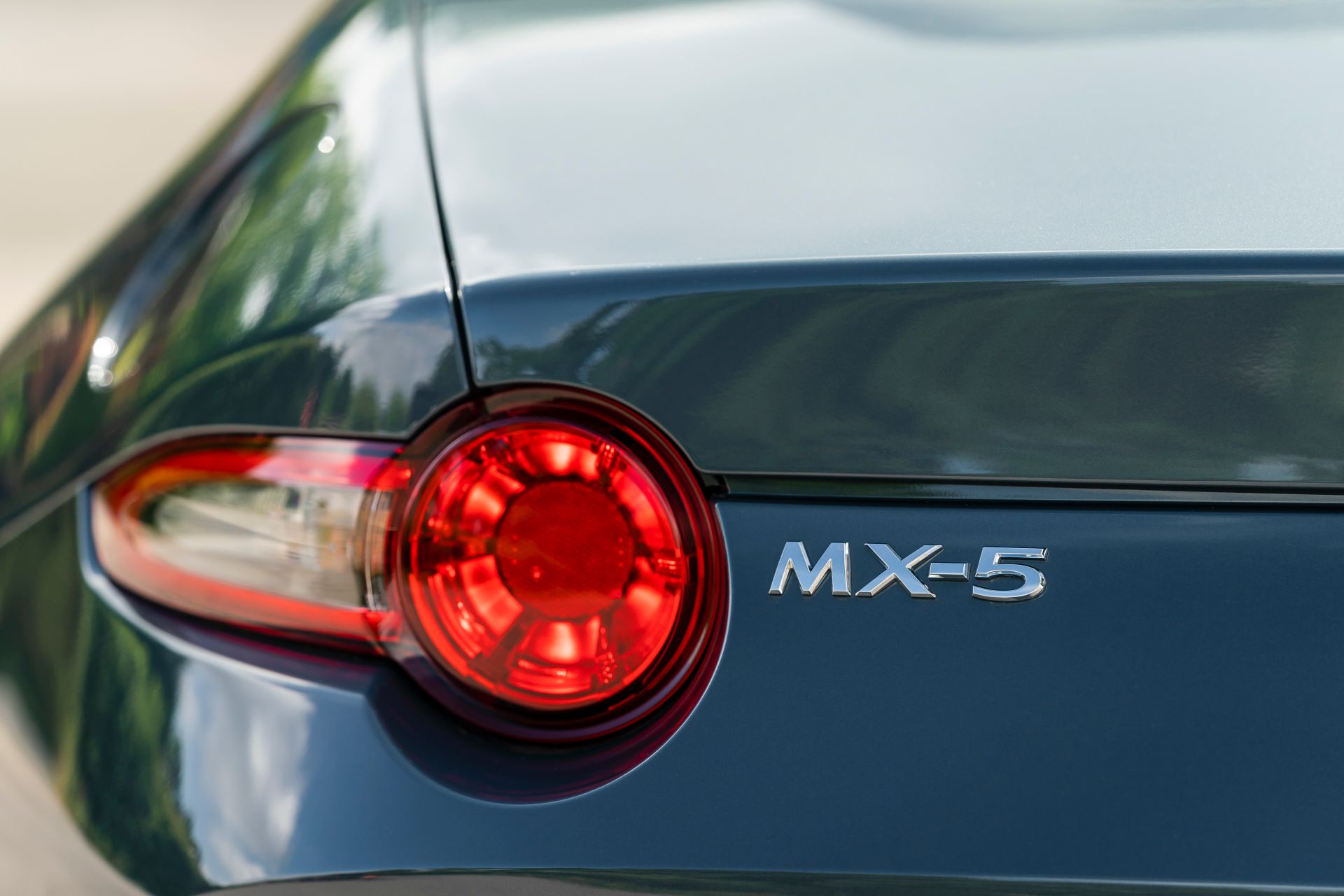 Mazda UK’s MX-5 R-Sport Limited Edition Stars In Cool Photoshoot