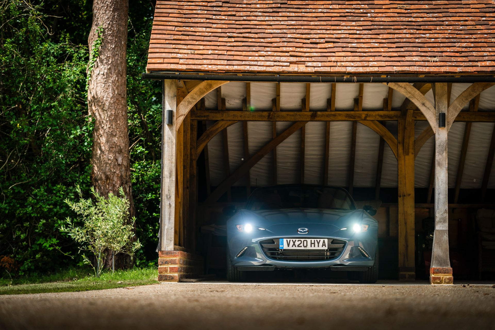 Mazda UK’s MX-5 R-Sport Limited Edition Stars In Cool Photoshoot