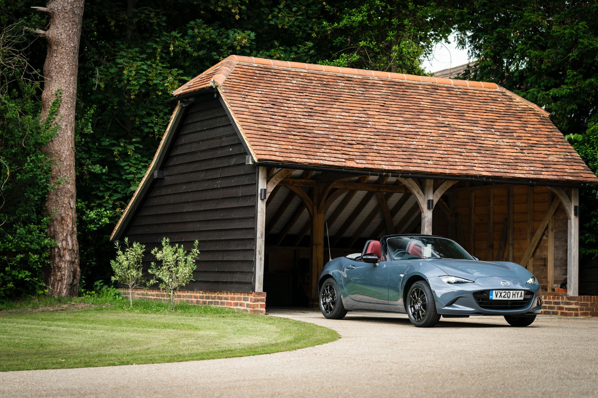 Mazda UK’s MX-5 R-Sport Limited Edition Stars In Cool Photoshoot