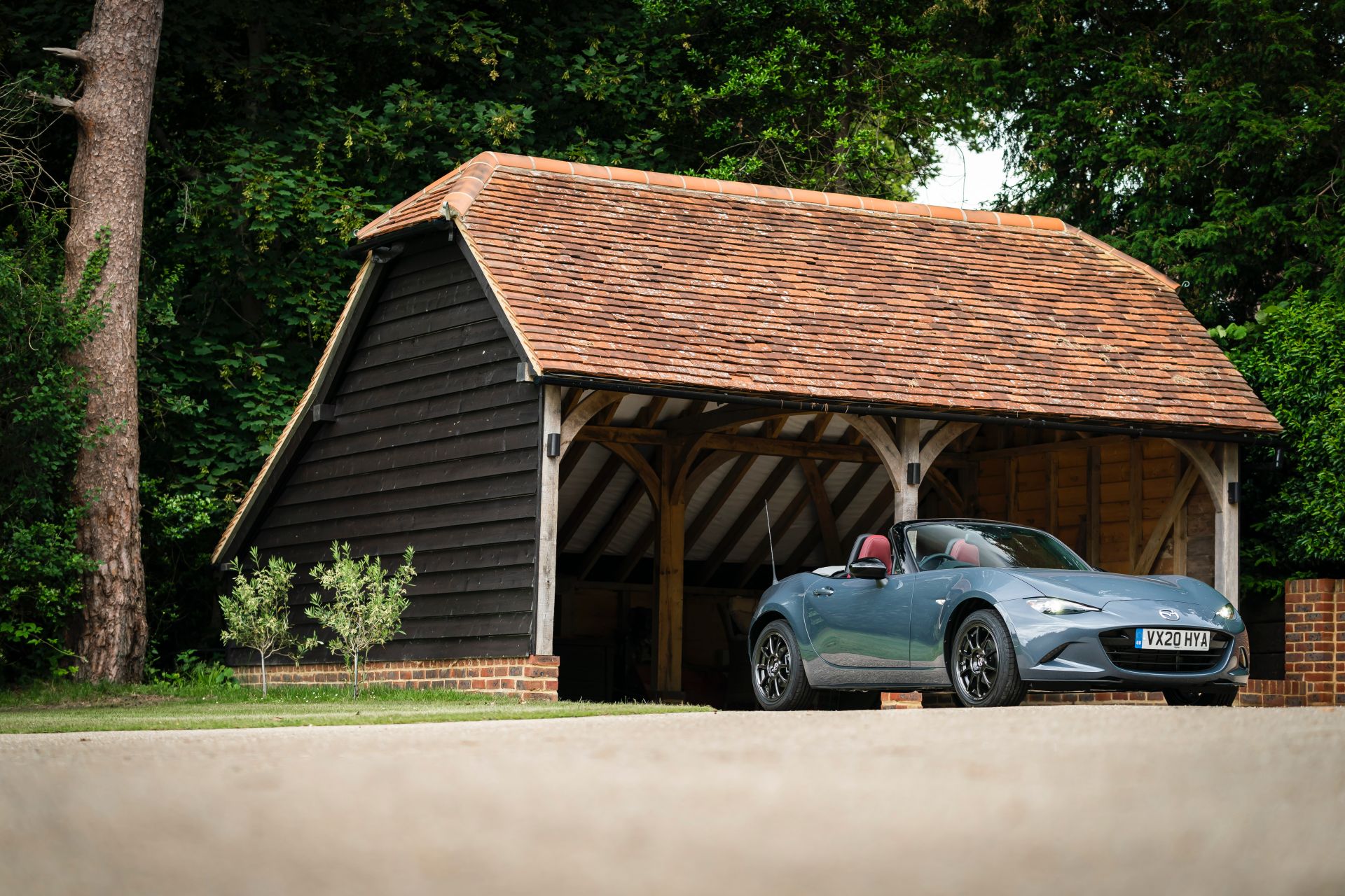 Mazda UK’s MX-5 R-Sport Limited Edition Stars In Cool Photoshoot
