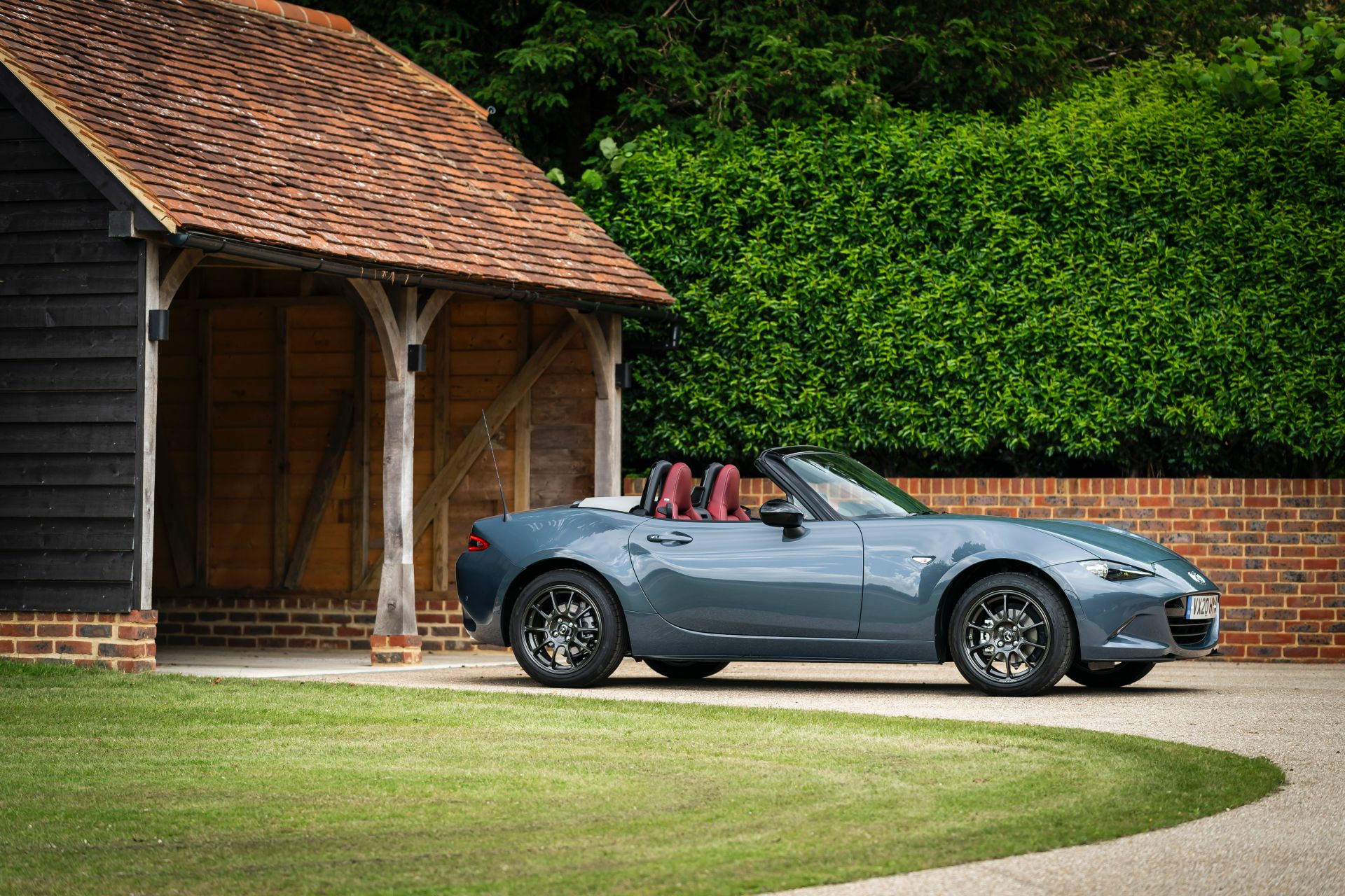 Mazda UK’s MX-5 R-Sport Limited Edition Stars In Cool Photoshoot