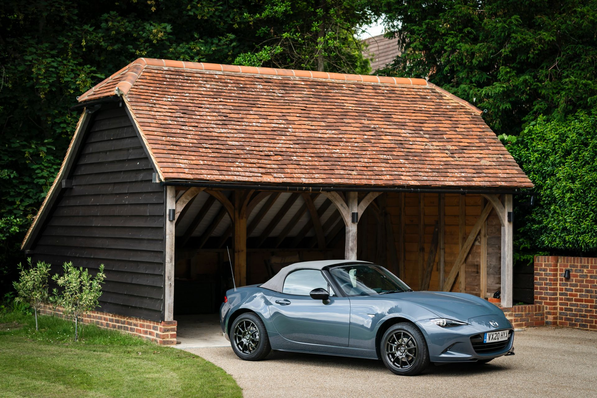 Mazda UK’s MX-5 R-Sport Limited Edition Stars In Cool Photoshoot