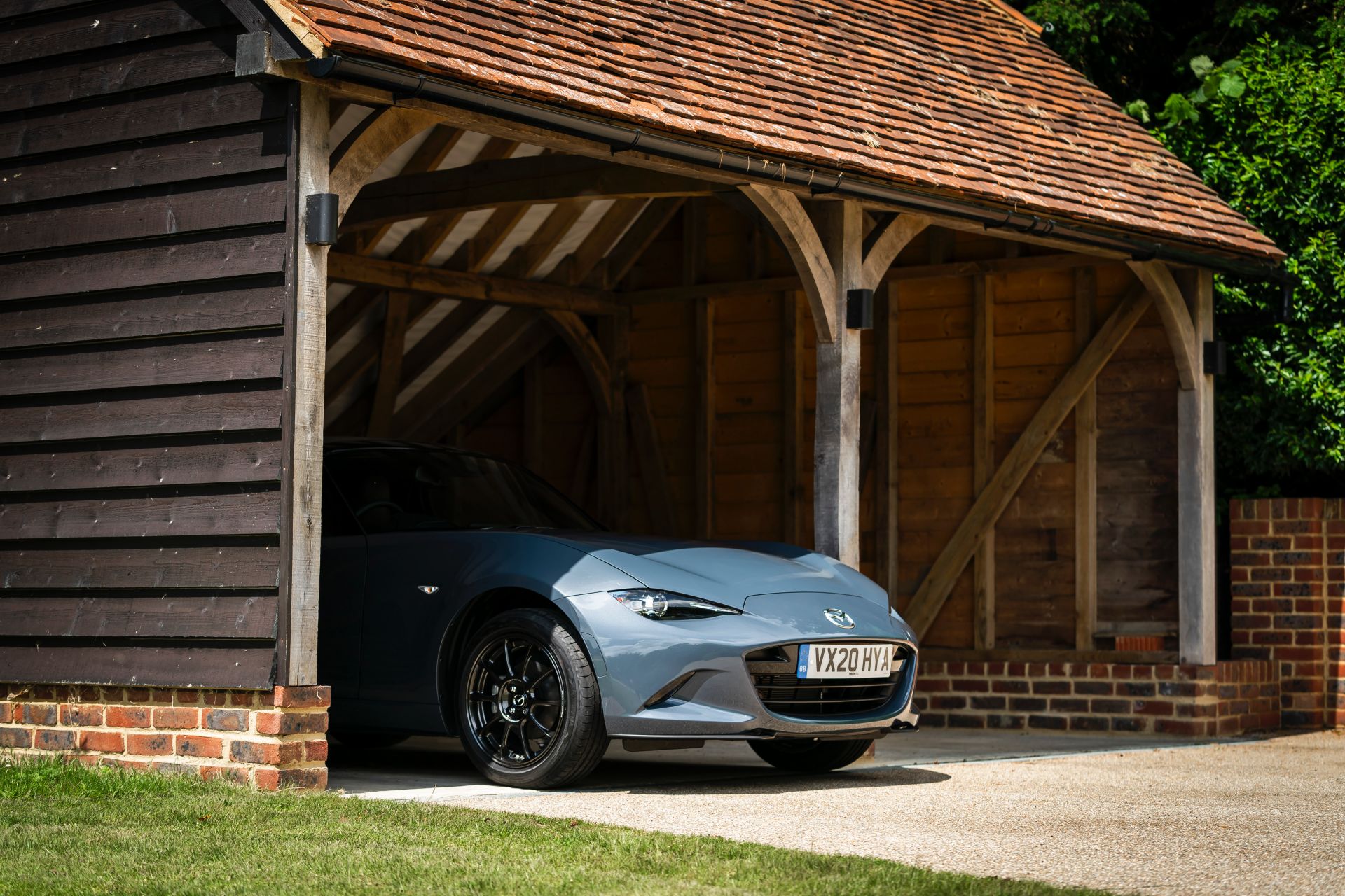Mazda UK’s MX-5 R-Sport Limited Edition Stars In Cool Photoshoot