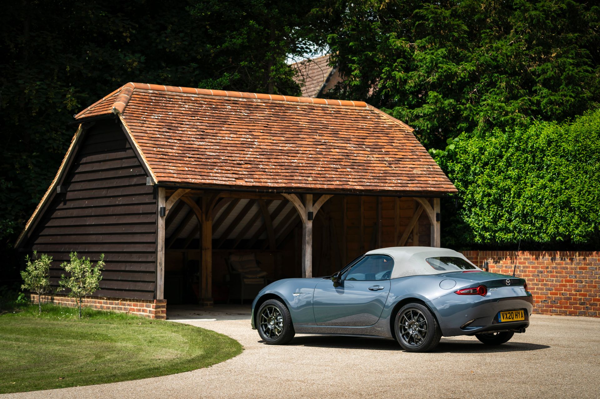 Mazda UK’s MX-5 R-Sport Limited Edition Stars In Cool Photoshoot