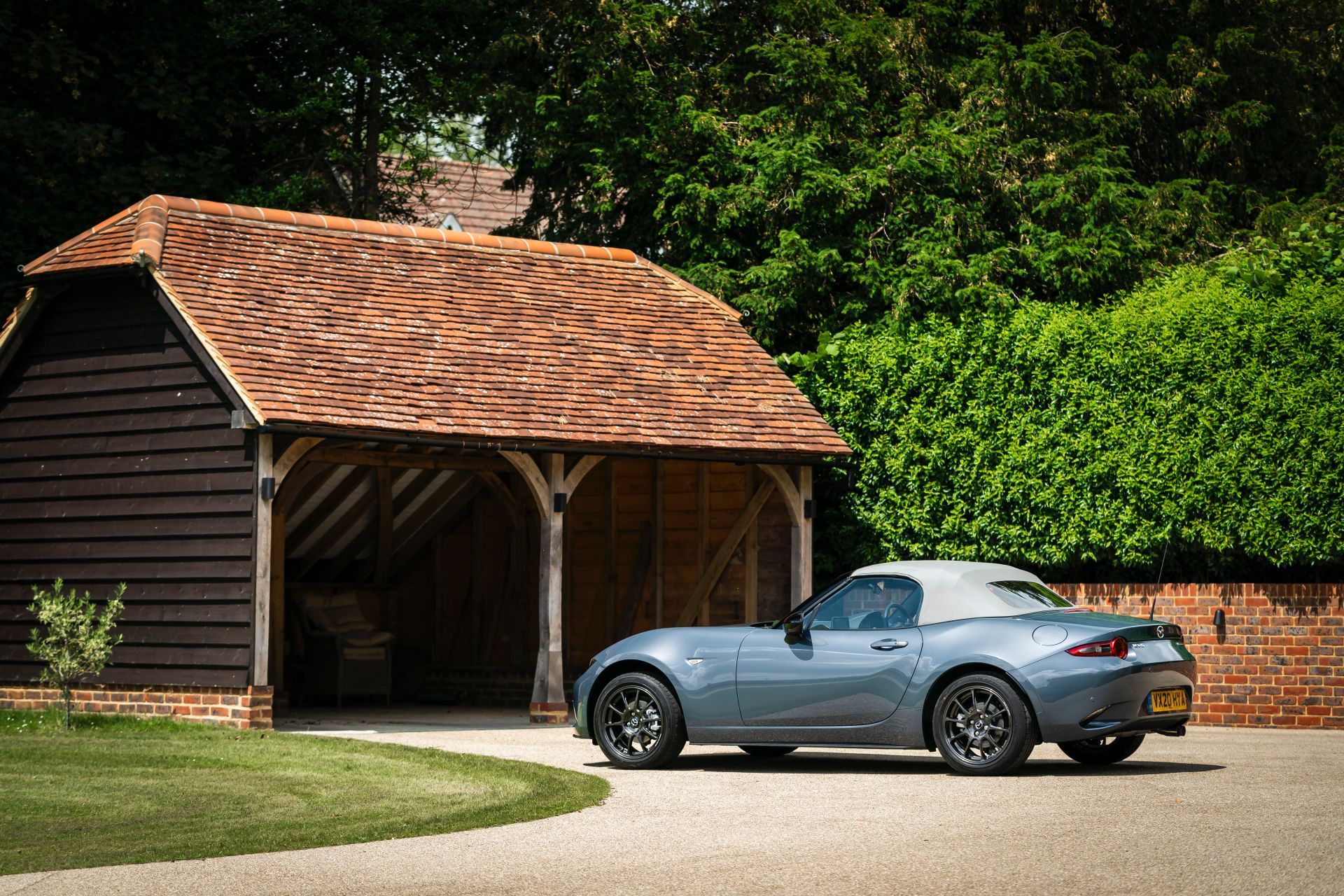 Mazda UK’s MX-5 R-Sport Limited Edition Stars In Cool Photoshoot