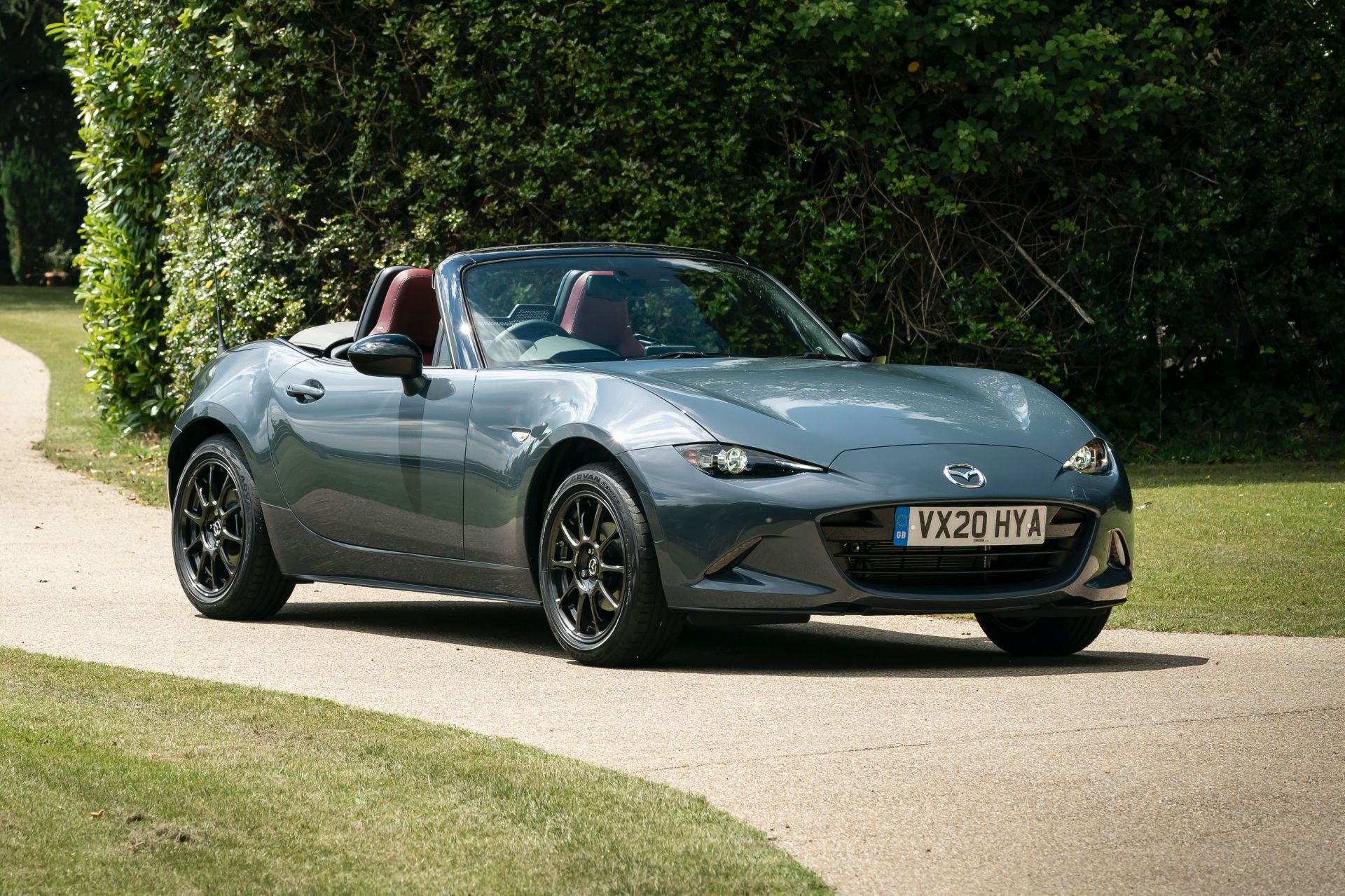 Mazda UK’s MX-5 R-Sport Limited Edition Stars In Cool Photoshoot