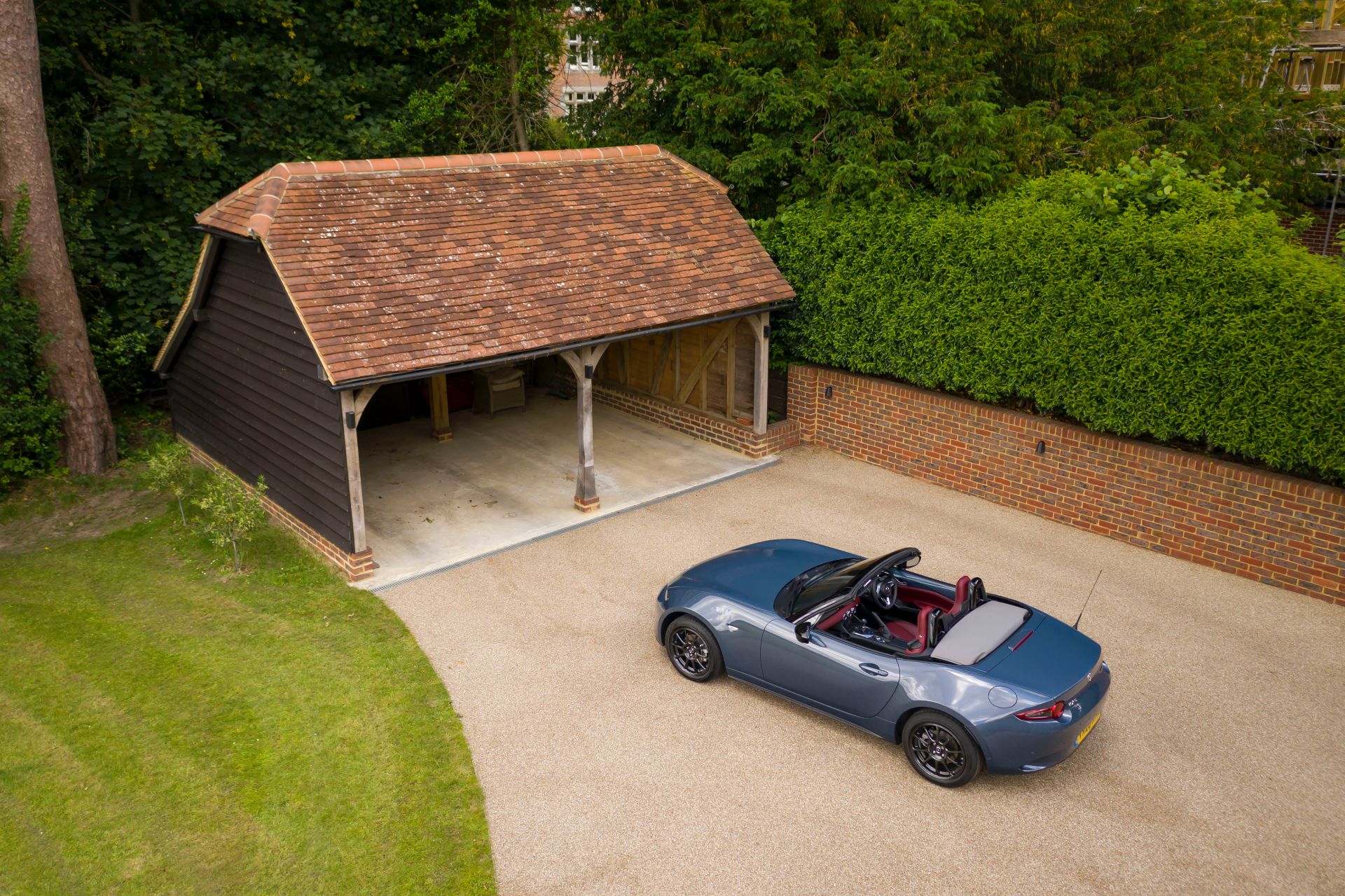 Mazda UK’s MX-5 R-Sport Limited Edition Stars In Cool Photoshoot