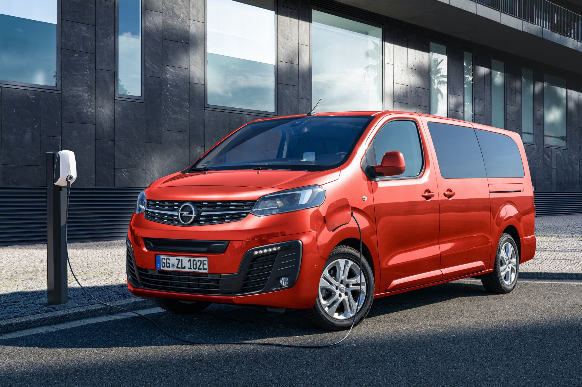 Opel And Vauxhall Unveil Zafira-e Life Electric MPV With Optional 205-Mile Range
