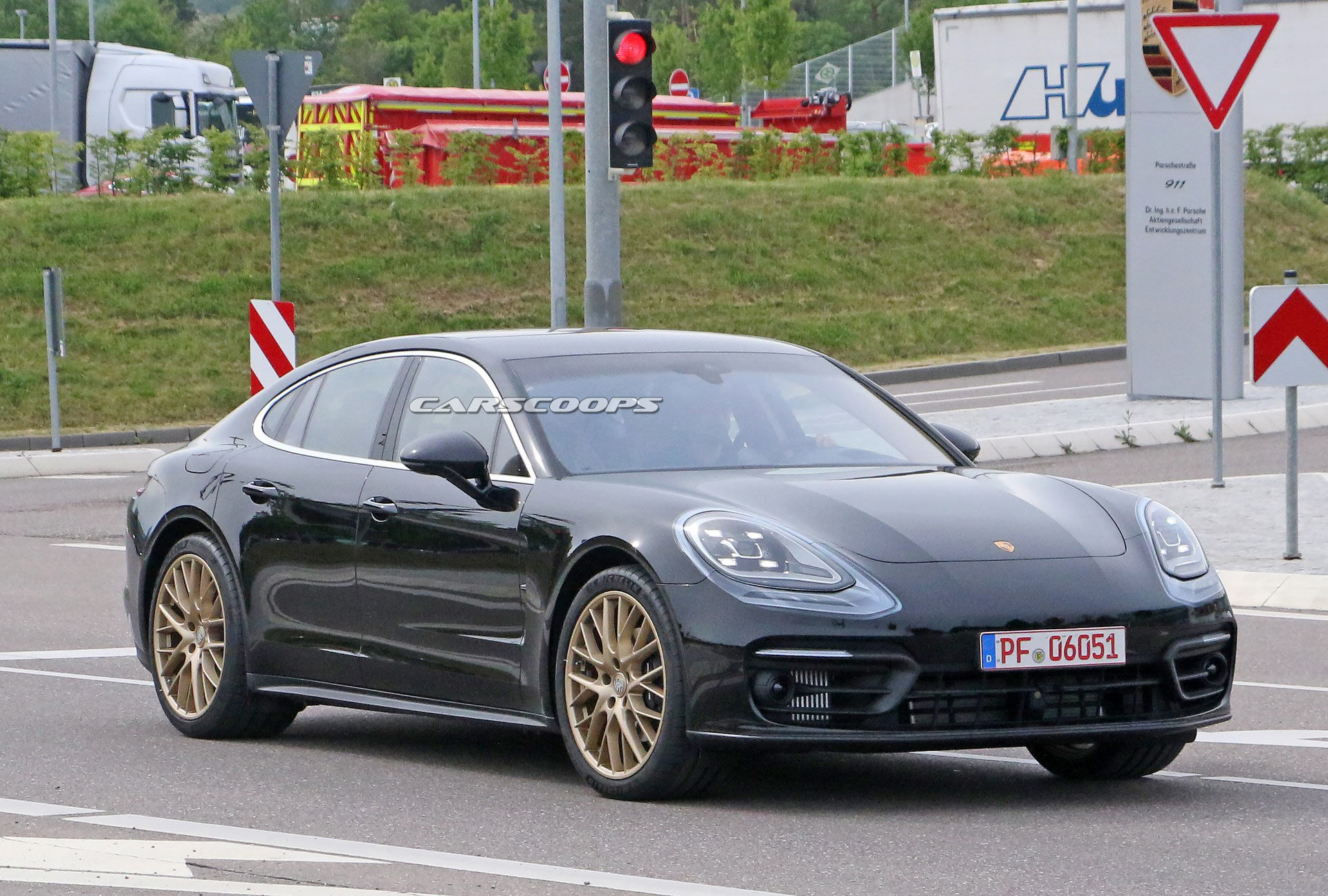 2021 Porsche Panamera Sports Golden Wheels, Barely Noticeable Styling Changes