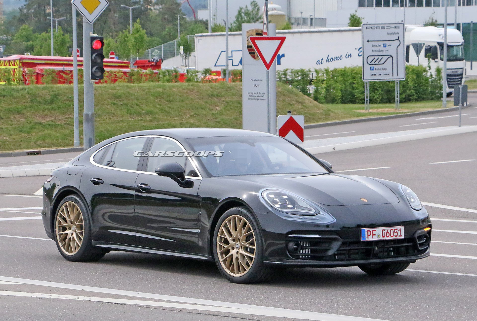 2021 Porsche Panamera Sports Golden Wheels, Barely Noticeable Styling Changes