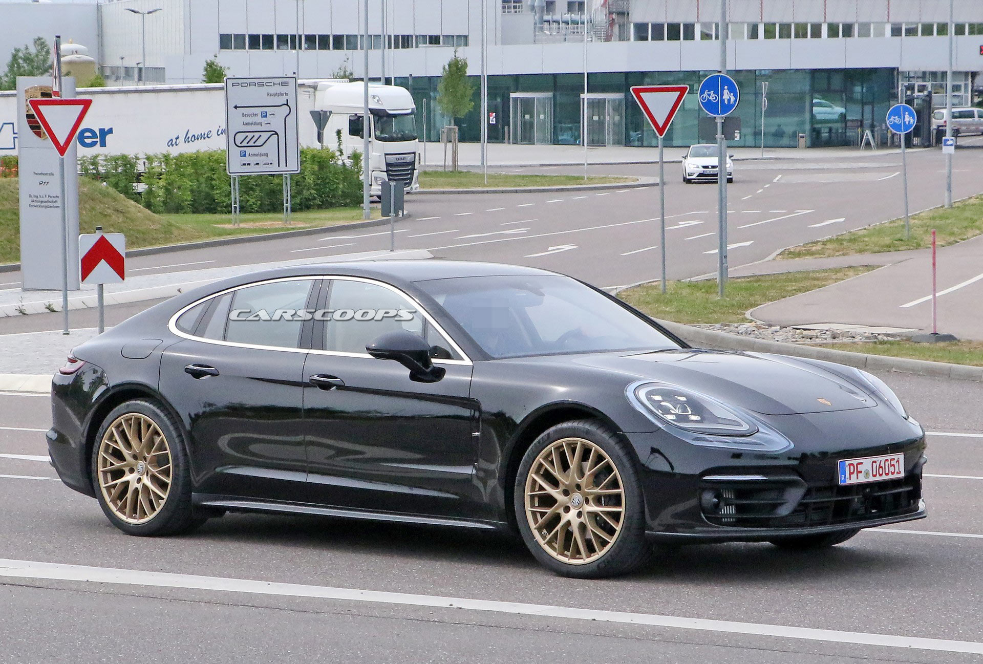 2021 Porsche Panamera Sports Golden Wheels, Barely Noticeable Styling Changes