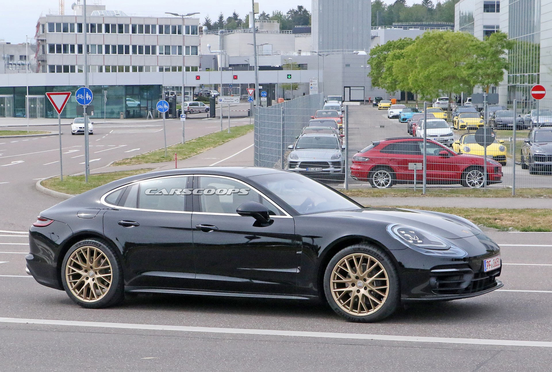 2021 Porsche Panamera Sports Golden Wheels, Barely Noticeable Styling Changes