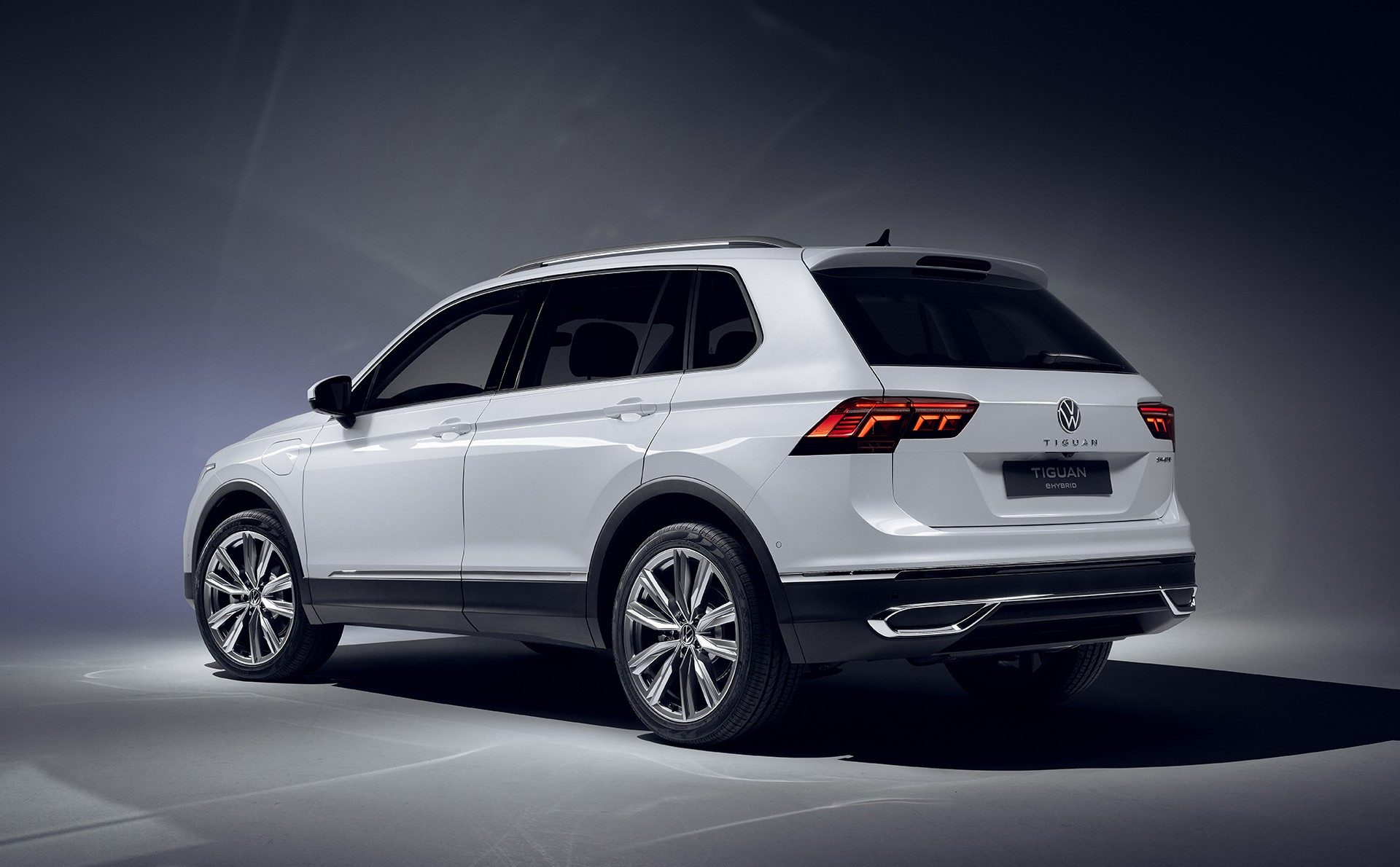 2021 VW Tiguan Facelift Debuts With New R Variant Pumping ...
