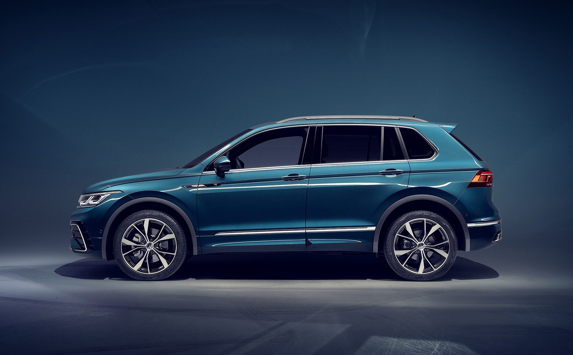 2021 VW Tiguan Facelift Debuts With New R Variant Pumping Out 316 HP