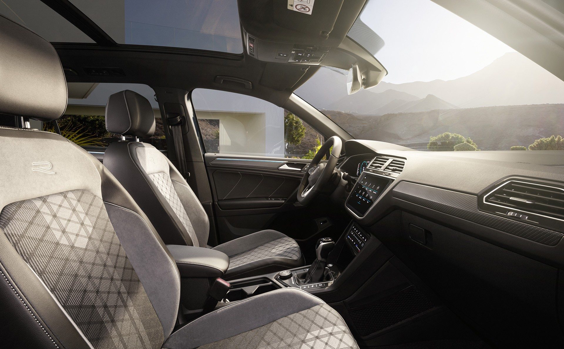 2021 VW Tiguan Facelift Debuts With New R Variant Pumping Out 316 HP