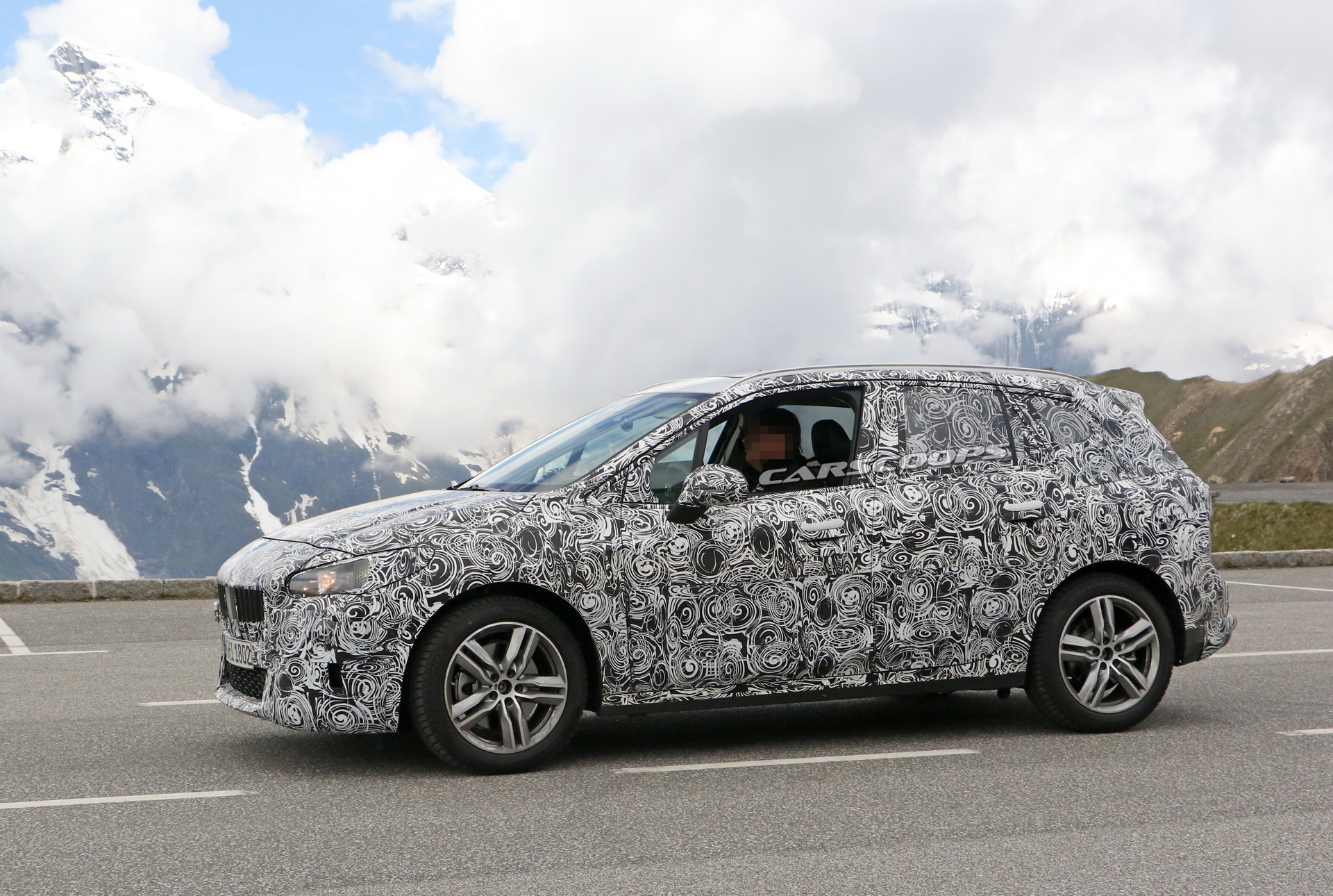 2021 BMW 2-Series Active Tourer Minivan Shows Huge Curved Screen In New Spy Shots