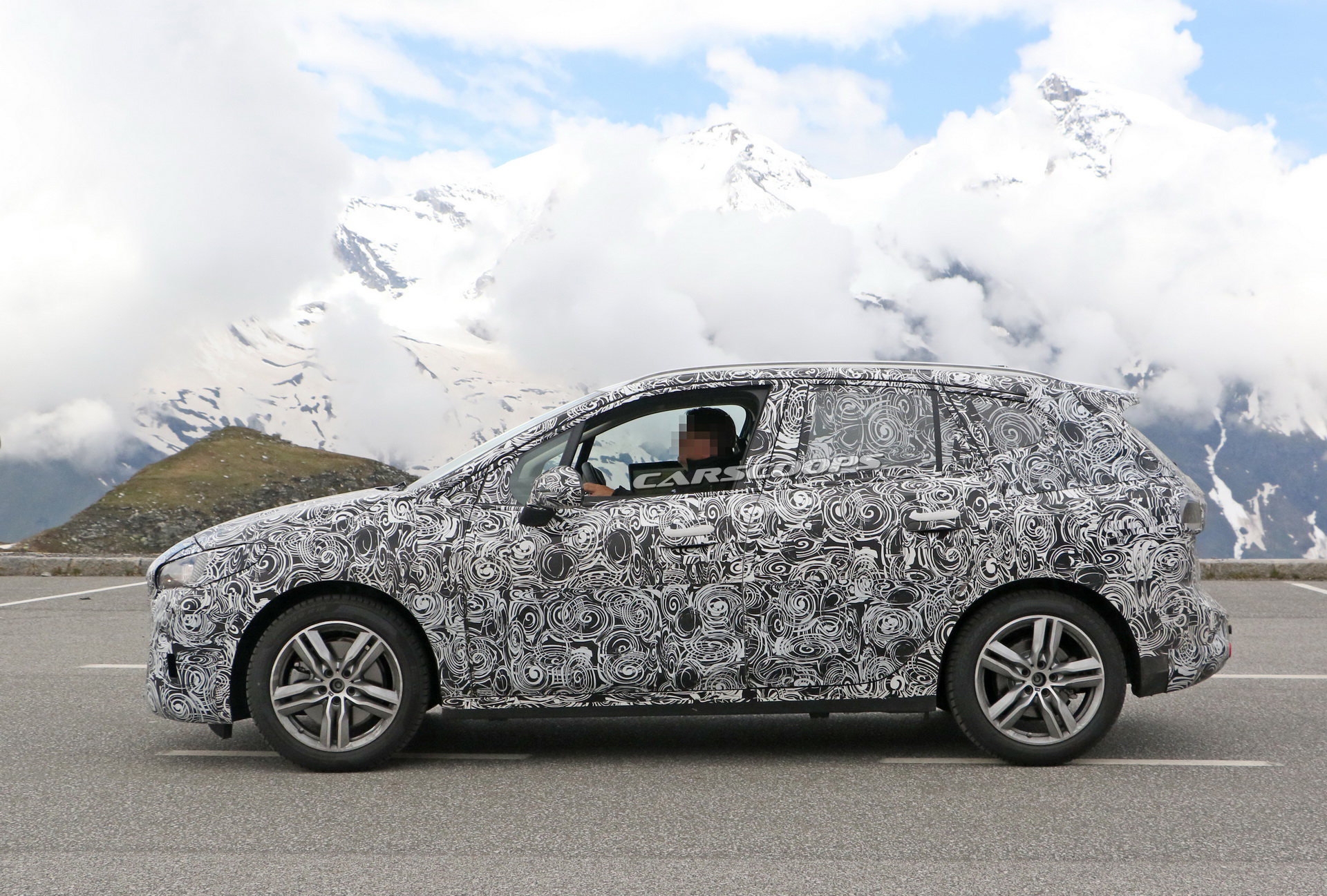 2021 BMW 2-Series Active Tourer Minivan Shows Huge Curved Screen In New Spy Shots