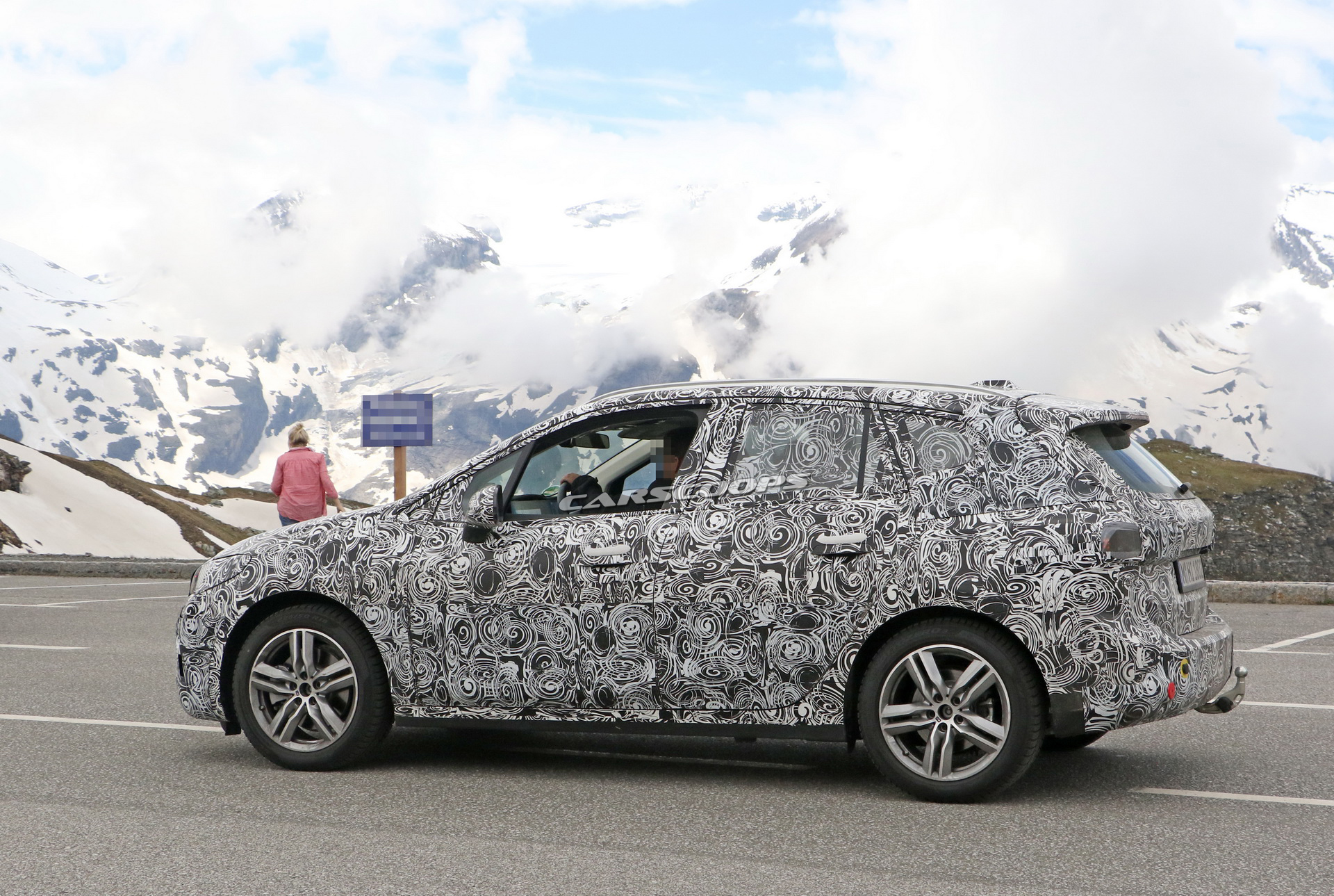 2021 BMW 2-Series Active Tourer Minivan Shows Huge Curved Screen In New Spy Shots