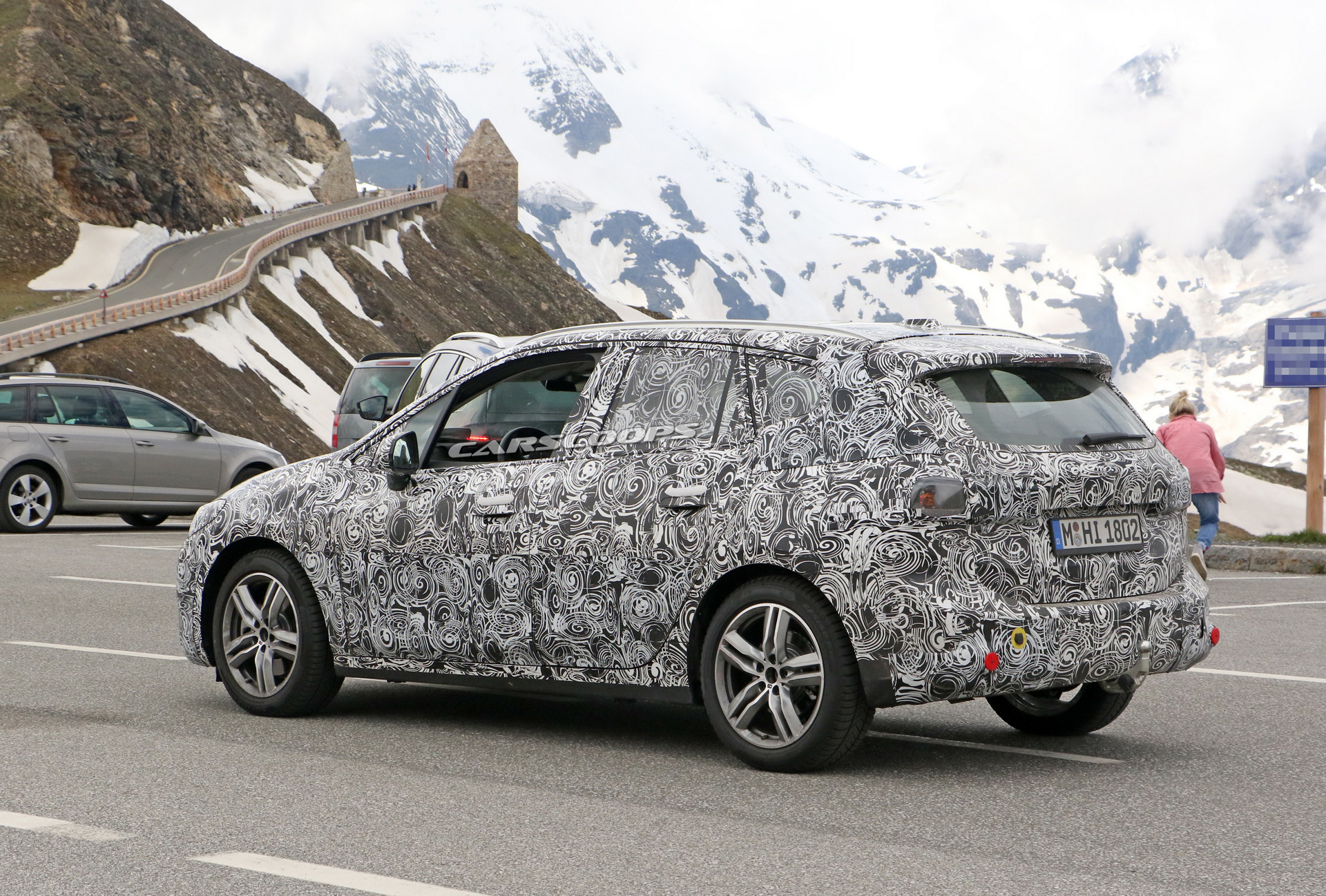 2021 BMW 2-Series Active Tourer Minivan Shows Huge Curved Screen In New Spy Shots