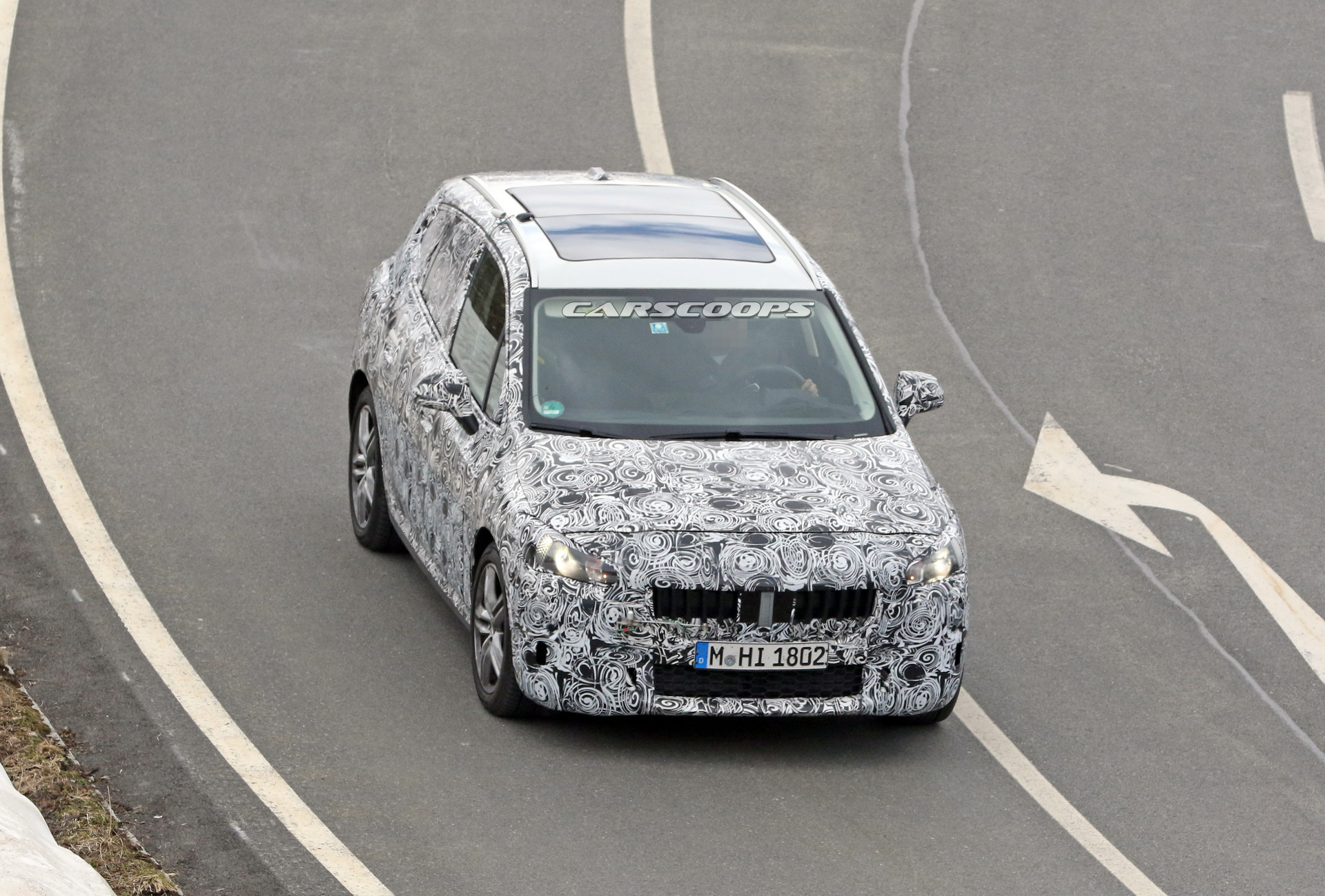 2021 BMW 2-Series Active Tourer Minivan Shows Huge Curved Screen In New Spy Shots