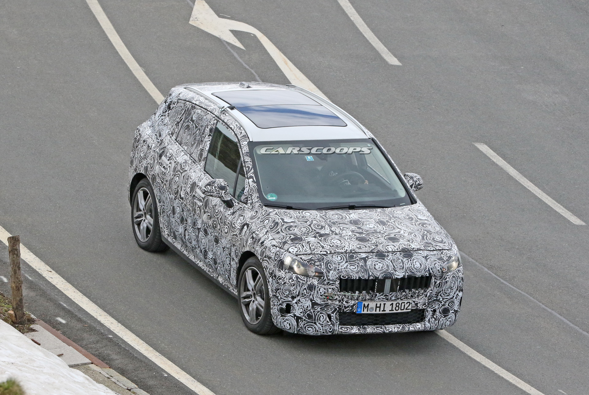2021 BMW 2-Series Active Tourer Minivan Shows Huge Curved Screen In New Spy Shots