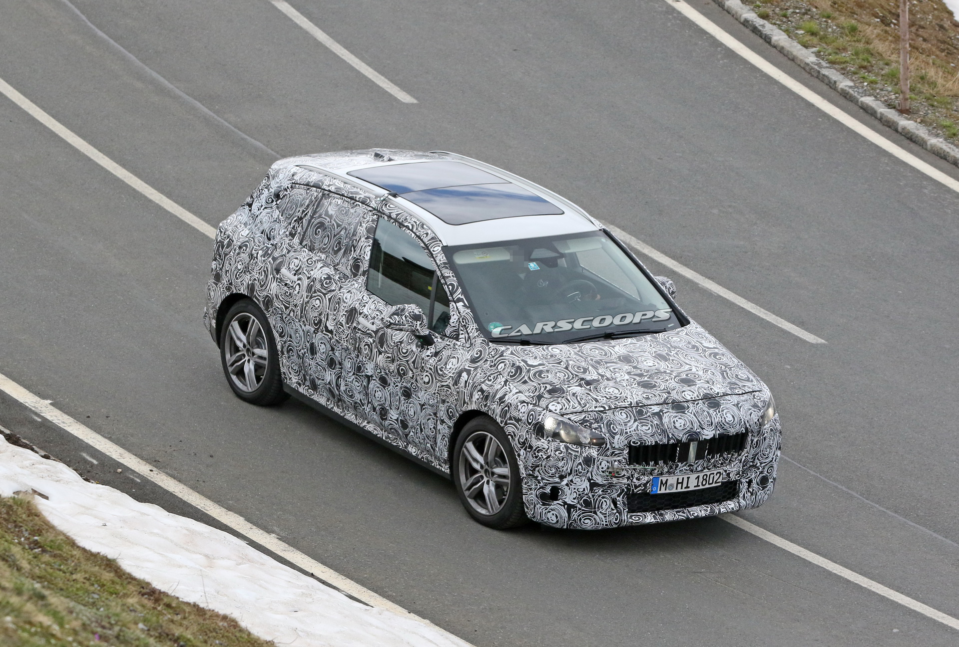 2021 BMW 2-Series Active Tourer Minivan Shows Huge Curved Screen In New Spy Shots