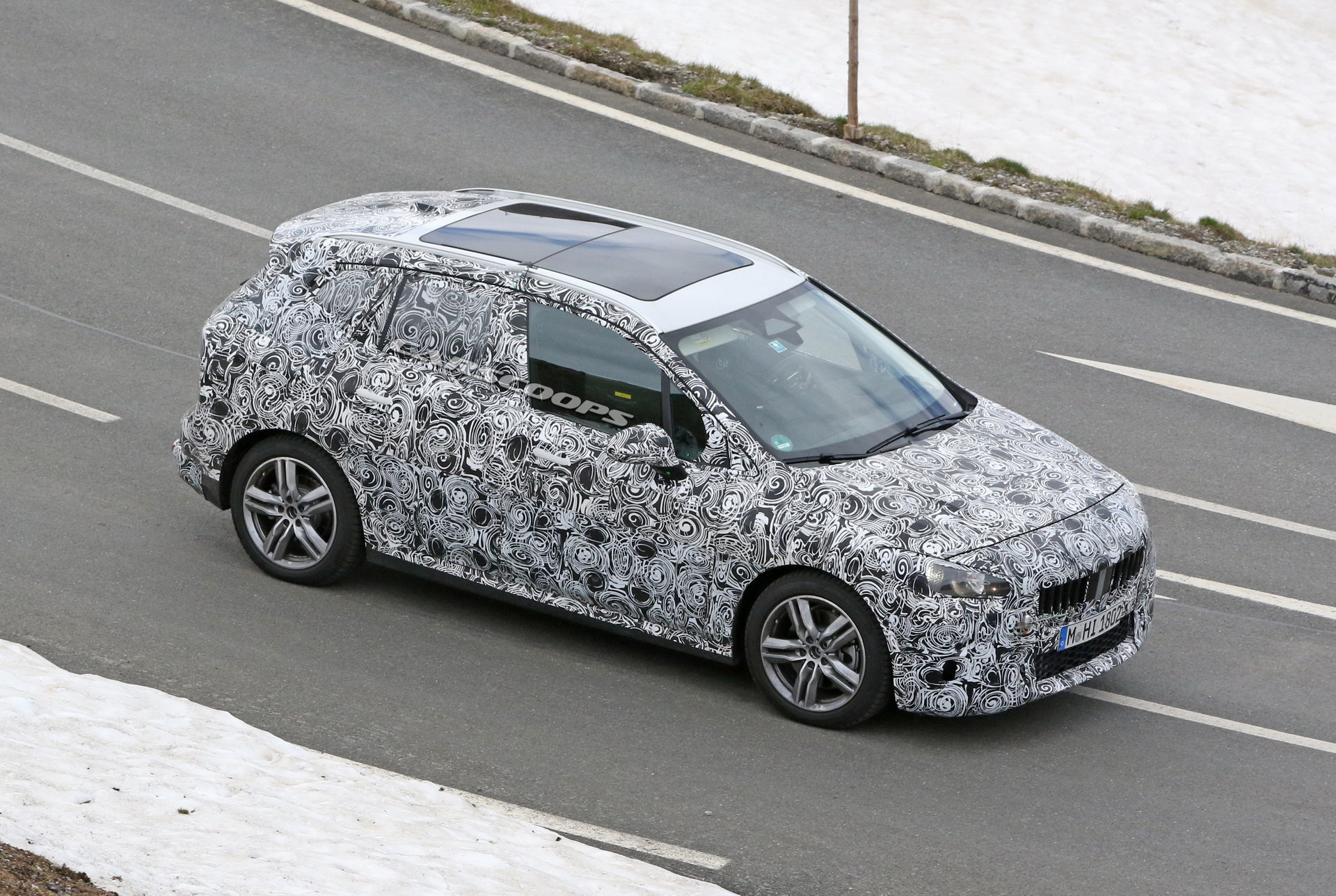 2021 BMW 2-Series Active Tourer Minivan Shows Huge Curved Screen In New Spy Shots