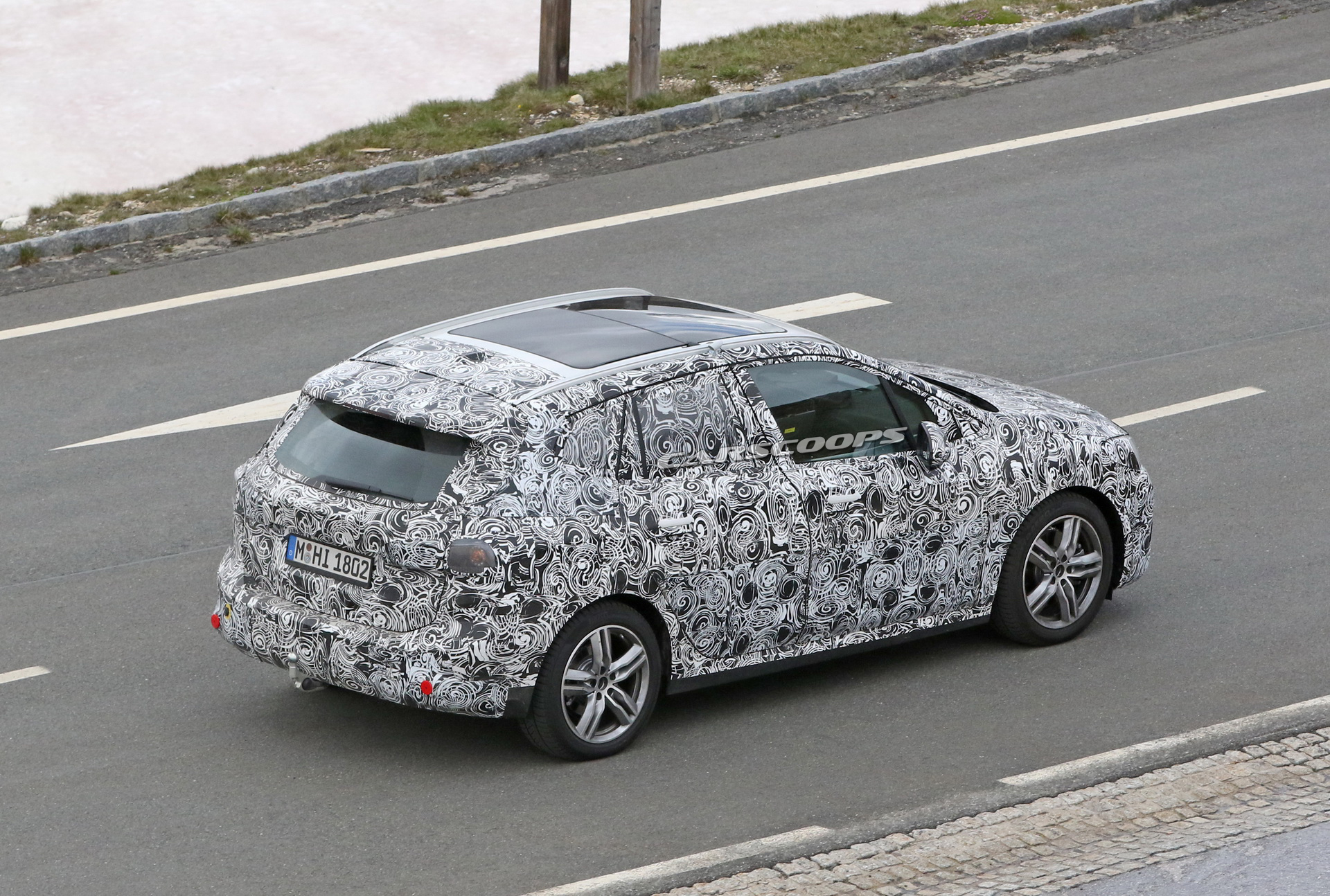 2021 BMW 2-Series Active Tourer Minivan Shows Huge Curved Screen In New Spy Shots