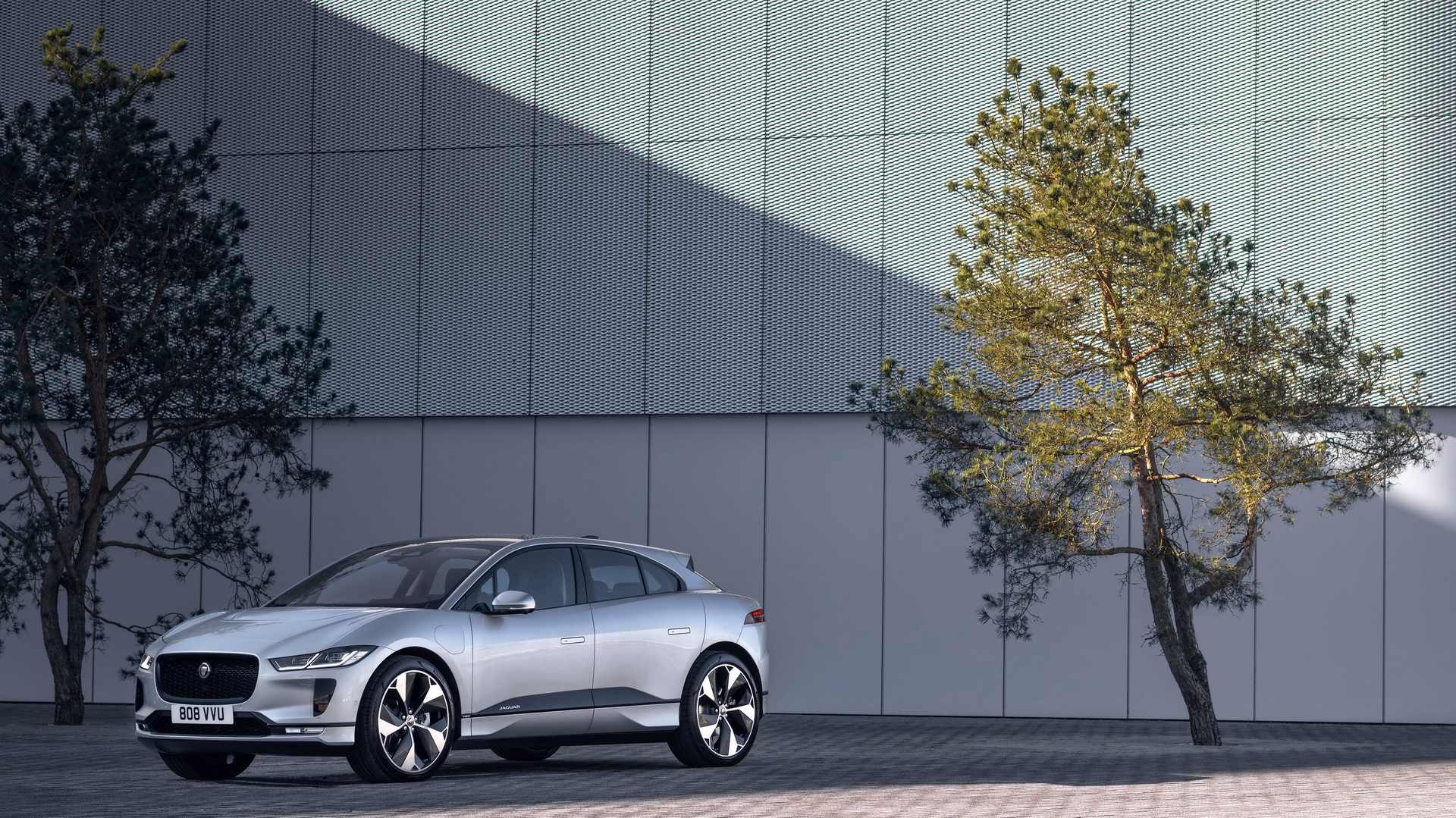 2021 Jaguar I-Pace Unveiled With More Tech, New Visuals