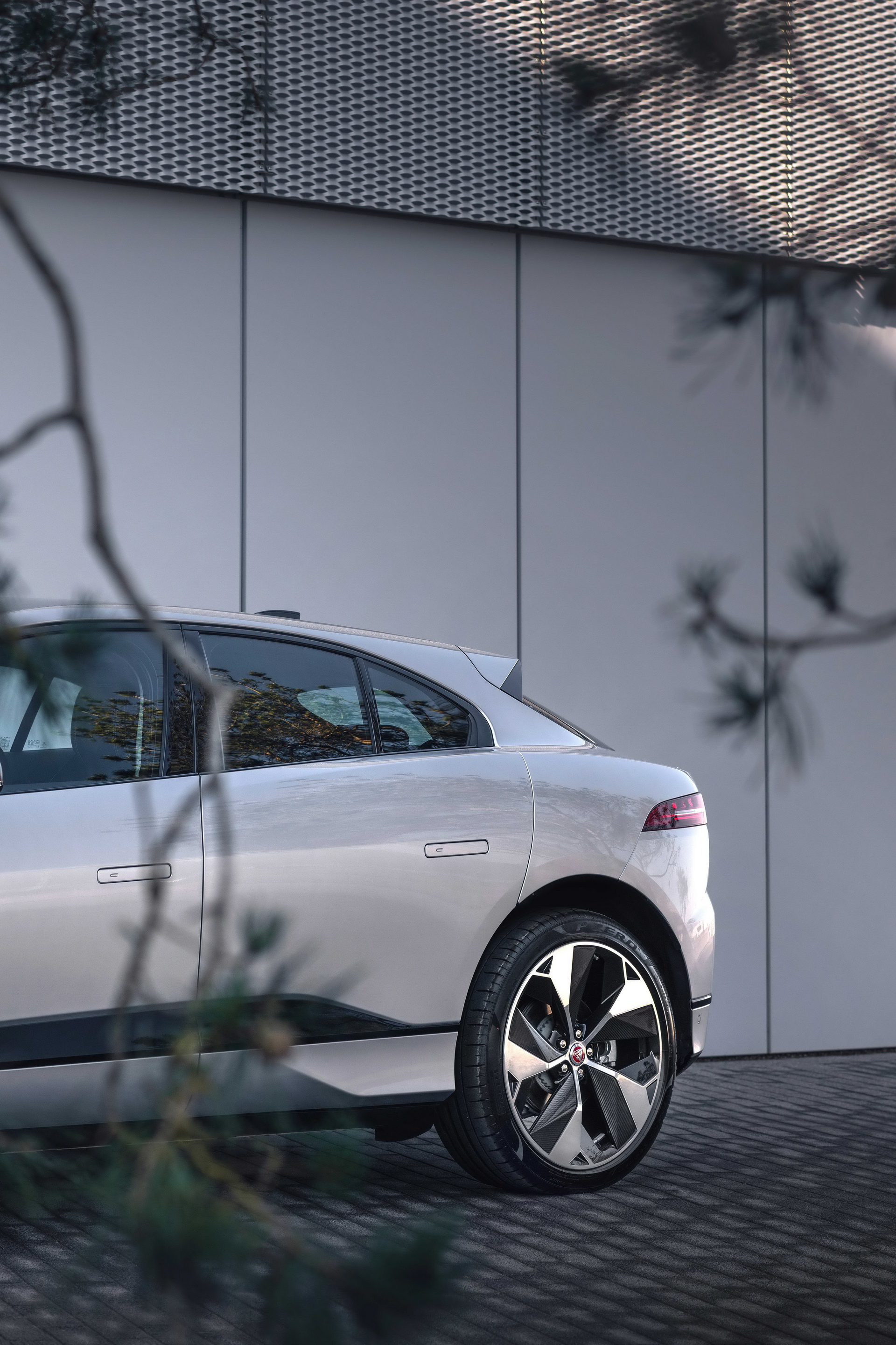 2021 Jaguar I-Pace Unveiled With More Tech, New Visuals